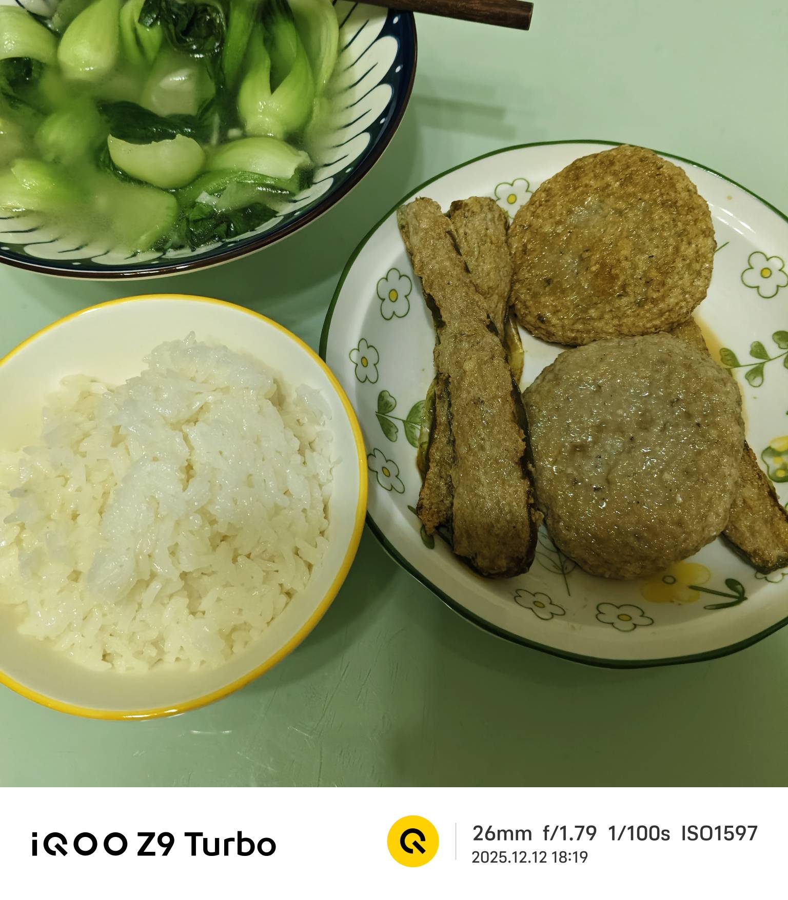 路边摊买了点鱼饼 有点小贵

77 / 作者:代吃烤翅 / 