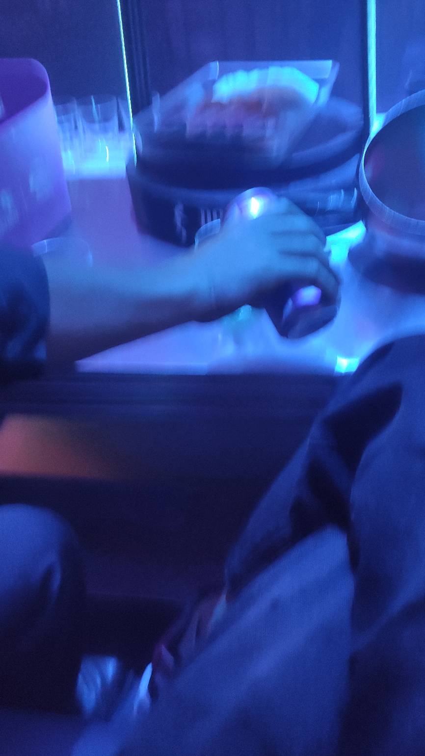 有没有在茶山的老哥出来喝酒。

8 / 作者:卡农派大星 / 