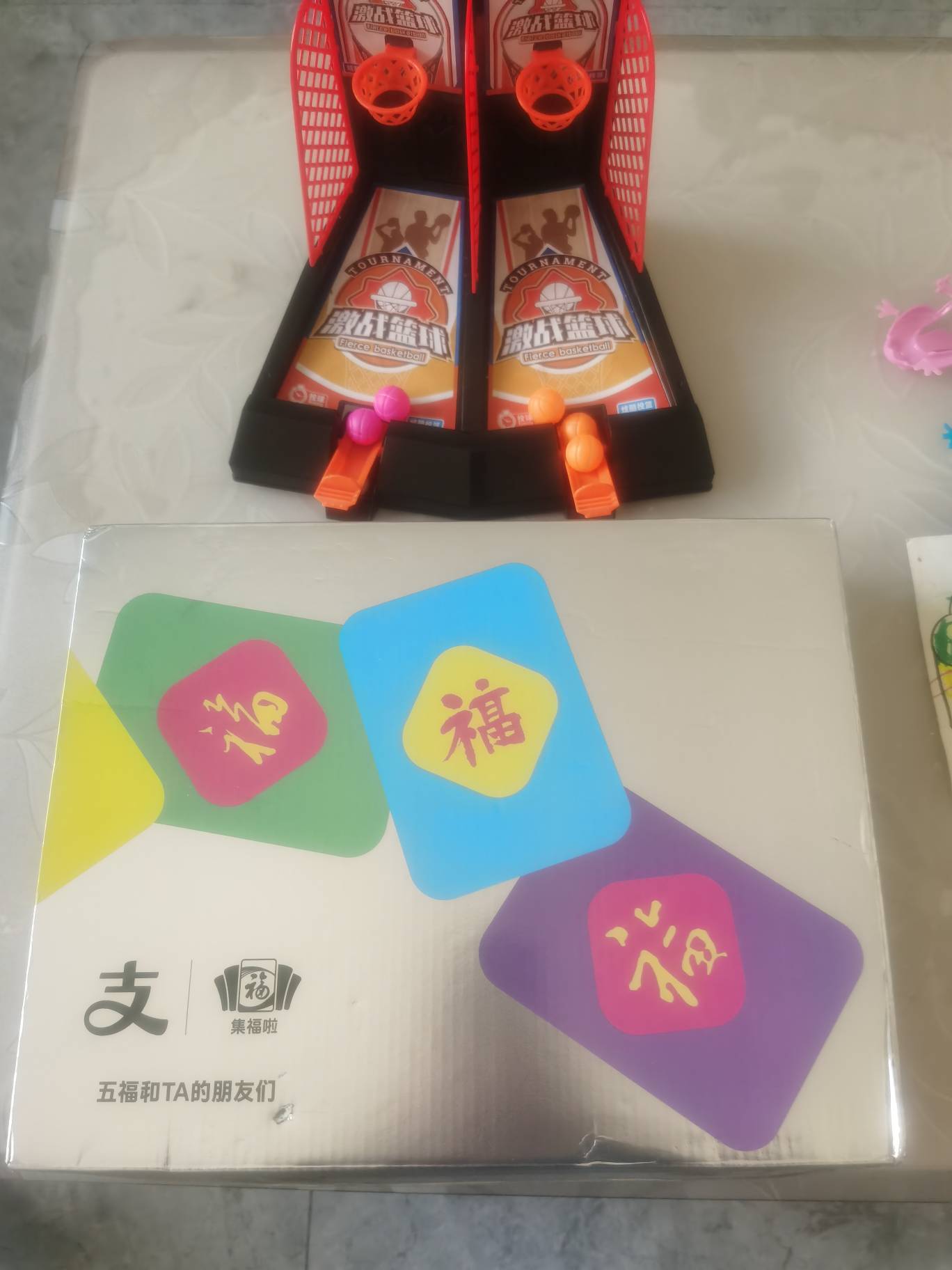 老哥们，奥特曼到了，真秀珍，后悔了，还说拿回家给孩子玩，这也太没性价比了，还不如34 / 作者:撸毛还贷 / 