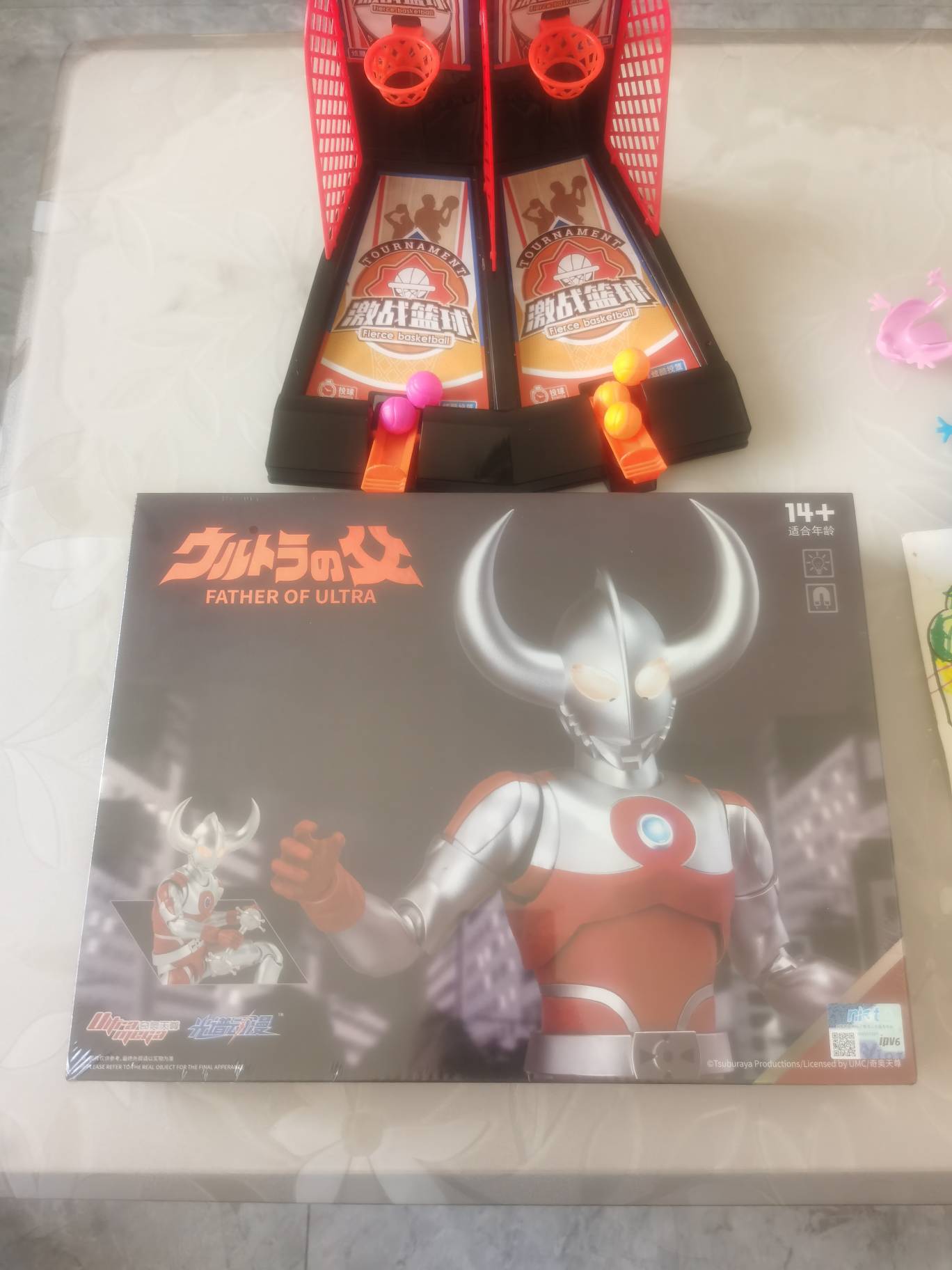 老哥们，奥特曼到了，真秀珍，后悔了，还说拿回家给孩子玩，这也太没性价比了，还不如40 / 作者:撸毛还贷 / 