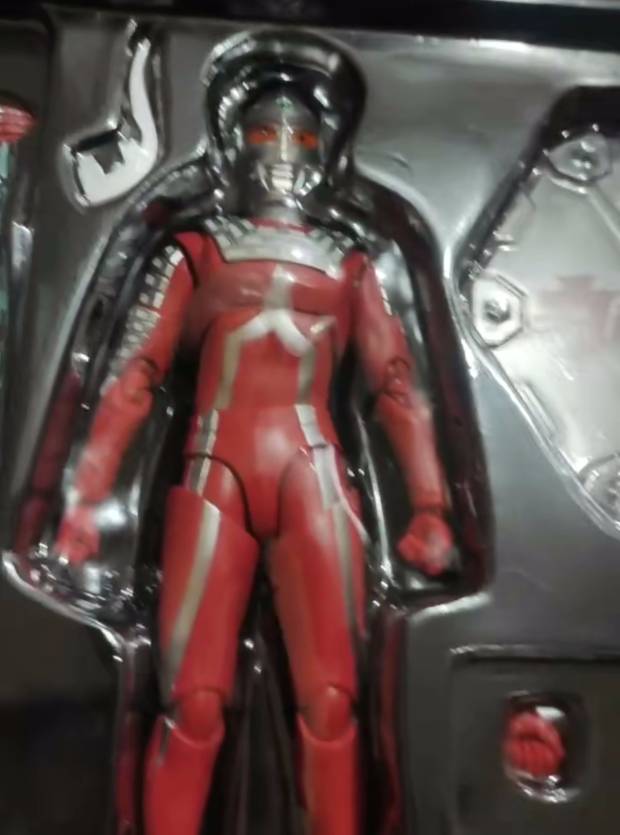 这包装盒真的好。奥特曼还会发光。
我这个发的奥特之父 挂150不过分吧！
玩二次元的基72 / 作者:gi歪 / 