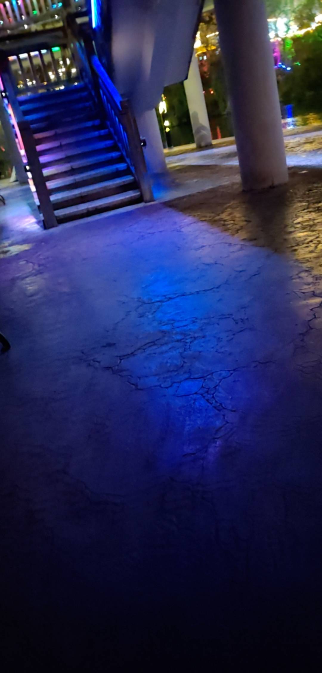 挂壁公园，太冷了，这风吹的刺骨，明天还要上班，现在挂壁房30凑不到了，有没有好心老78 / 作者:钟情aaa / 