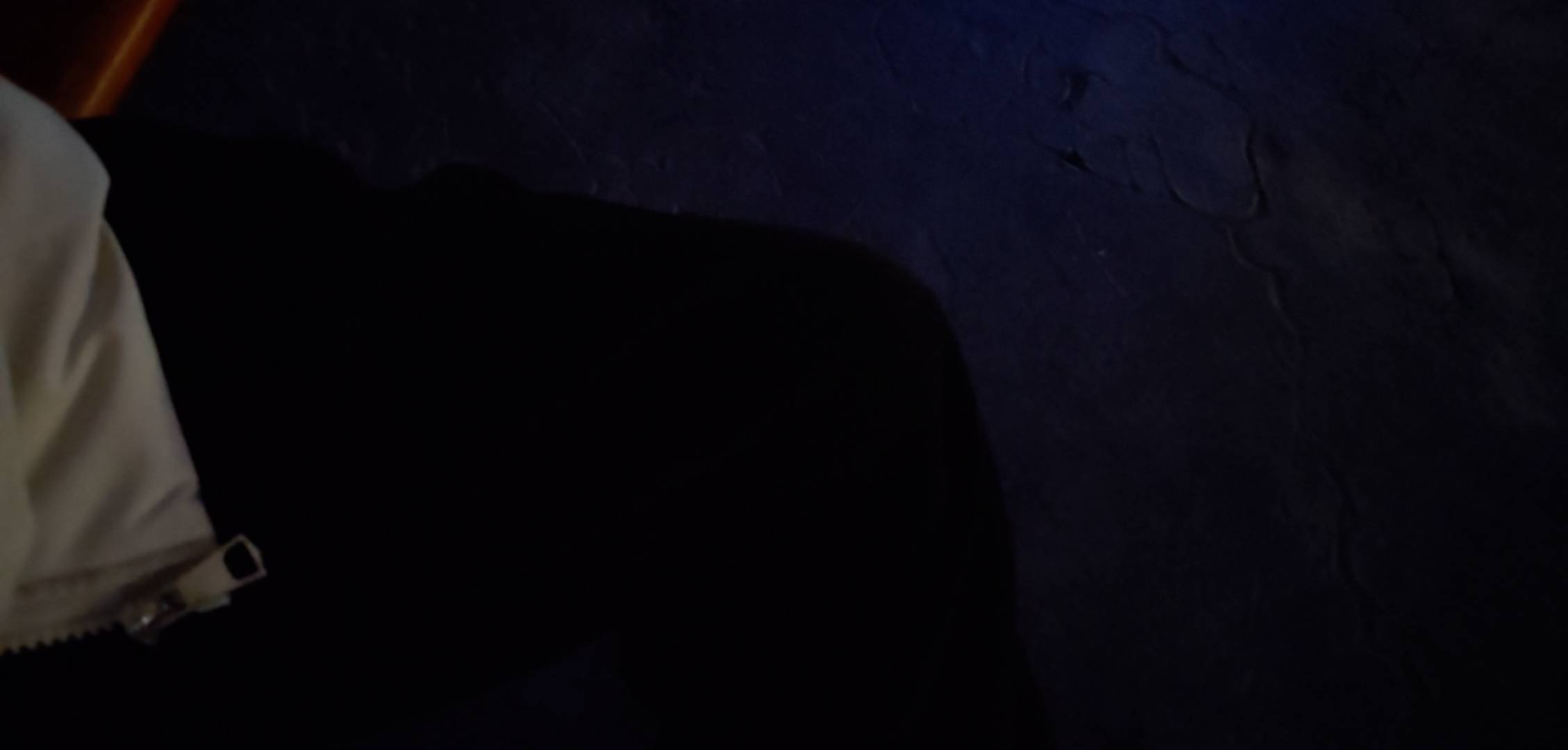 唉，明天还要上班，现在在外面冷的全身发抖，一天还没吃东西，今天好不容易问亲戚借了49 / 作者:钟情aaa / 