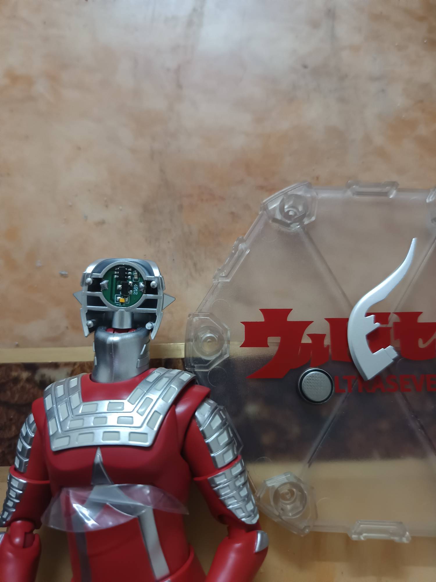 老哥们奥特曼到了 这个电池怎么装还是这个赛文是个残次品 没看到装电池的按钮

93 / 作者:M悦 / 