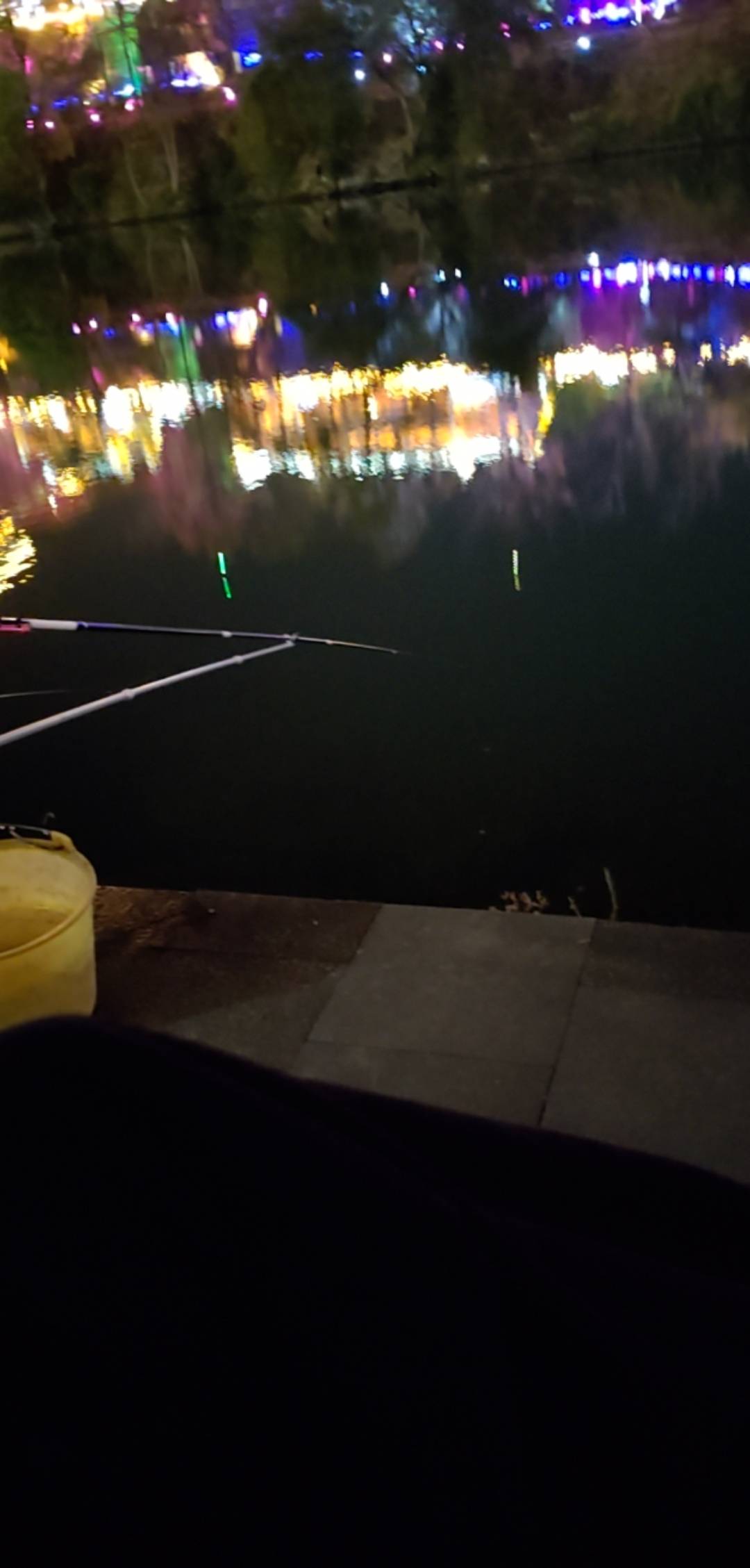 挂壁公园，看大爷钓鱼！唉

72 / 作者:钟情aaa / 