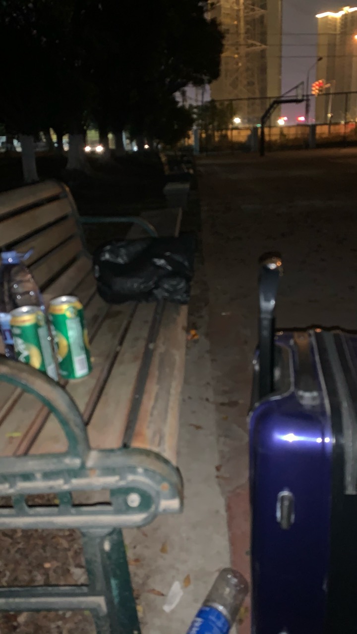 冷不会去跑两圈啊？？跑两圈就热乎了。一身汗，睡了，吊茅

100 / 作者:不知明的靓仔 / 