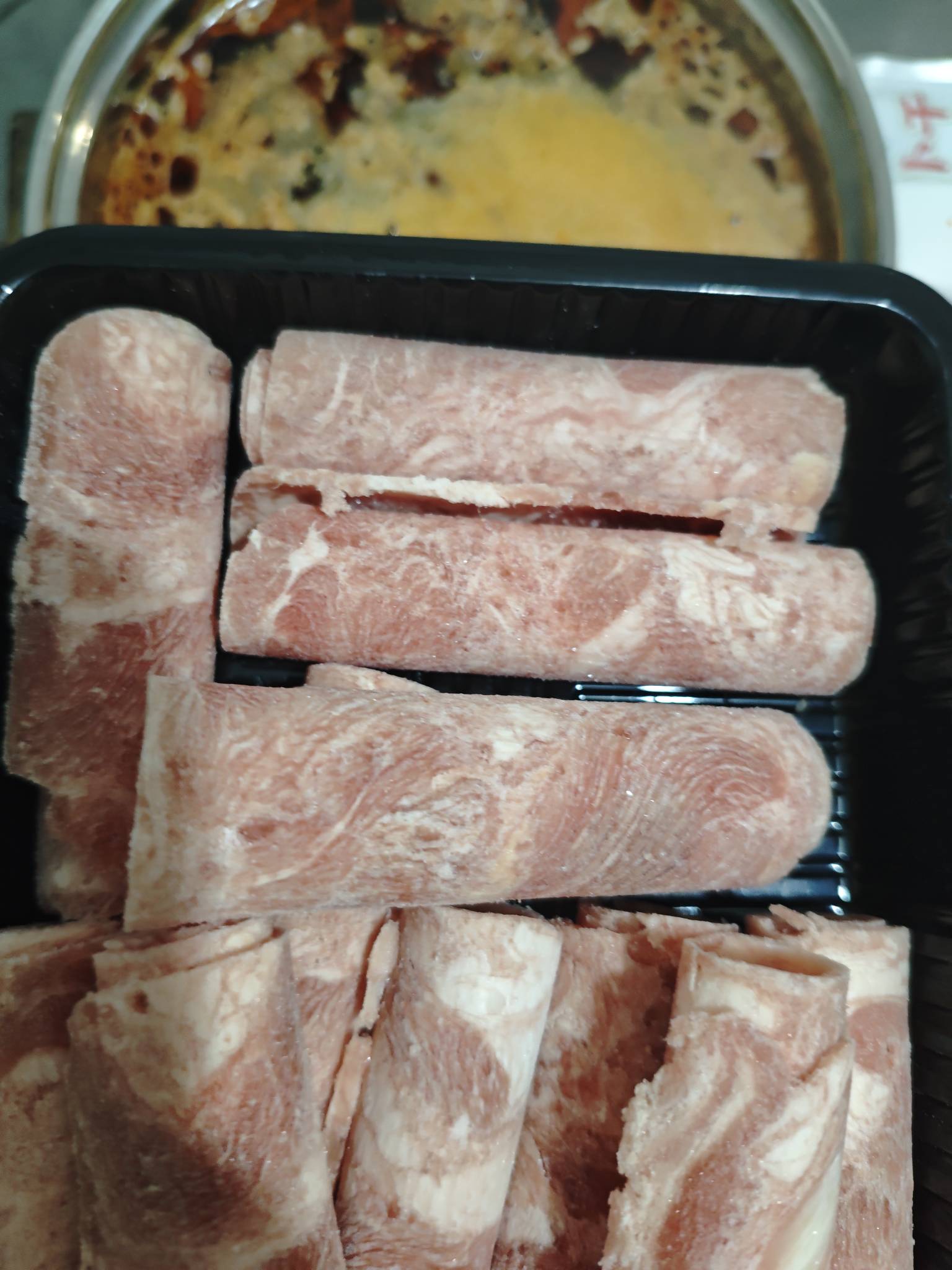 天冷了，老哥们，吃点小火锅美滋滋，虽说可能是合成肉

10 / 作者:飞翔的小法 / 