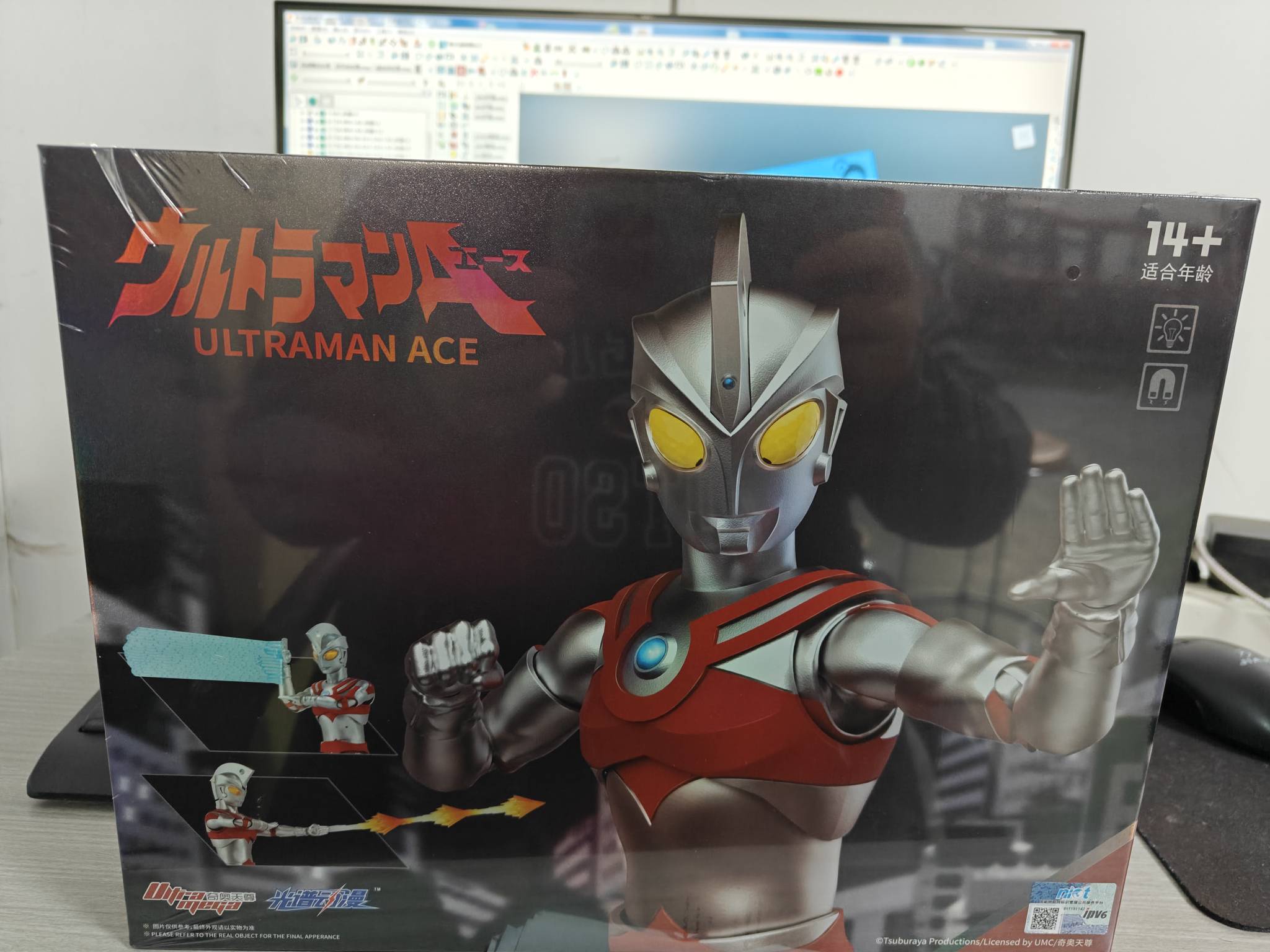 艾斯到了，以前都没玩过奥特曼玩具，现在的玩具都是细糠了

26 / 作者:一顿蓝鲨币 / 