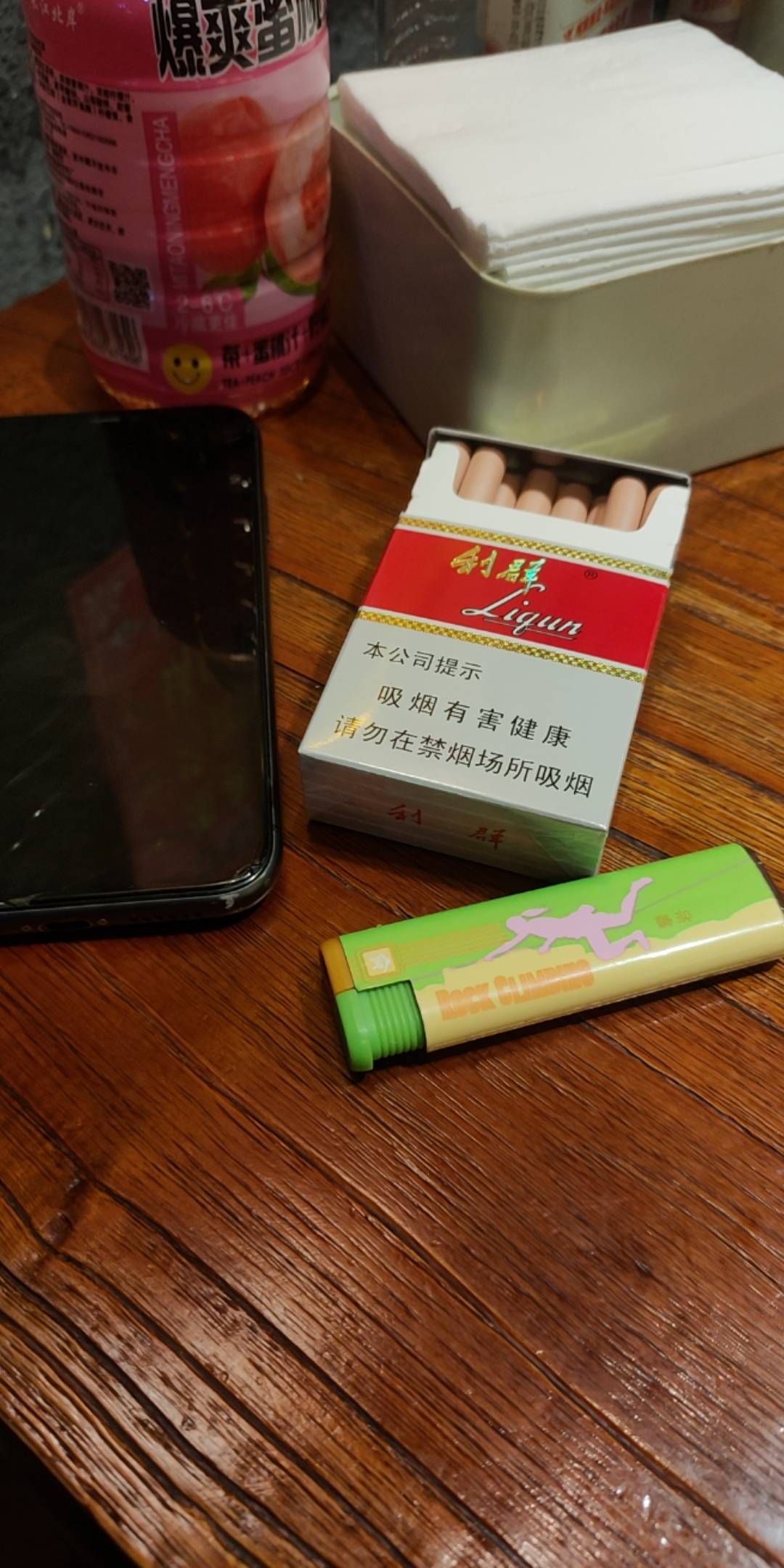 在卡农抽这个烟，什么水平

37 / 作者:再无晚安 / 