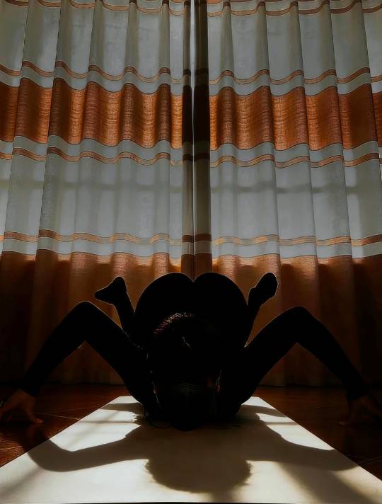 老哥们出大事儿了！！家里好大一只蜘蛛啊啊啊

12 / 作者:假老哥真挂壁 / 