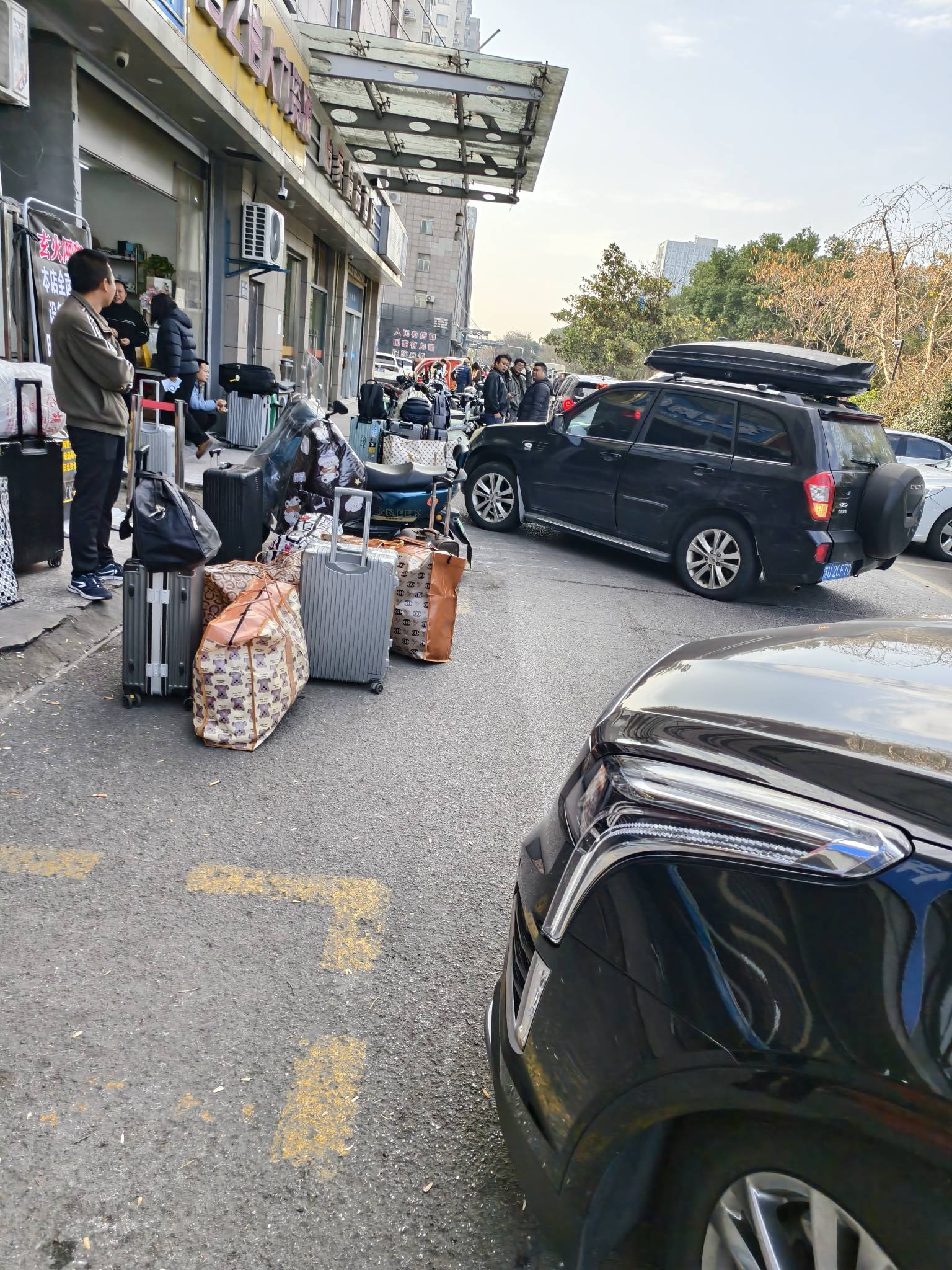 挂壁电脑城

73 / 作者:浪风~ / 