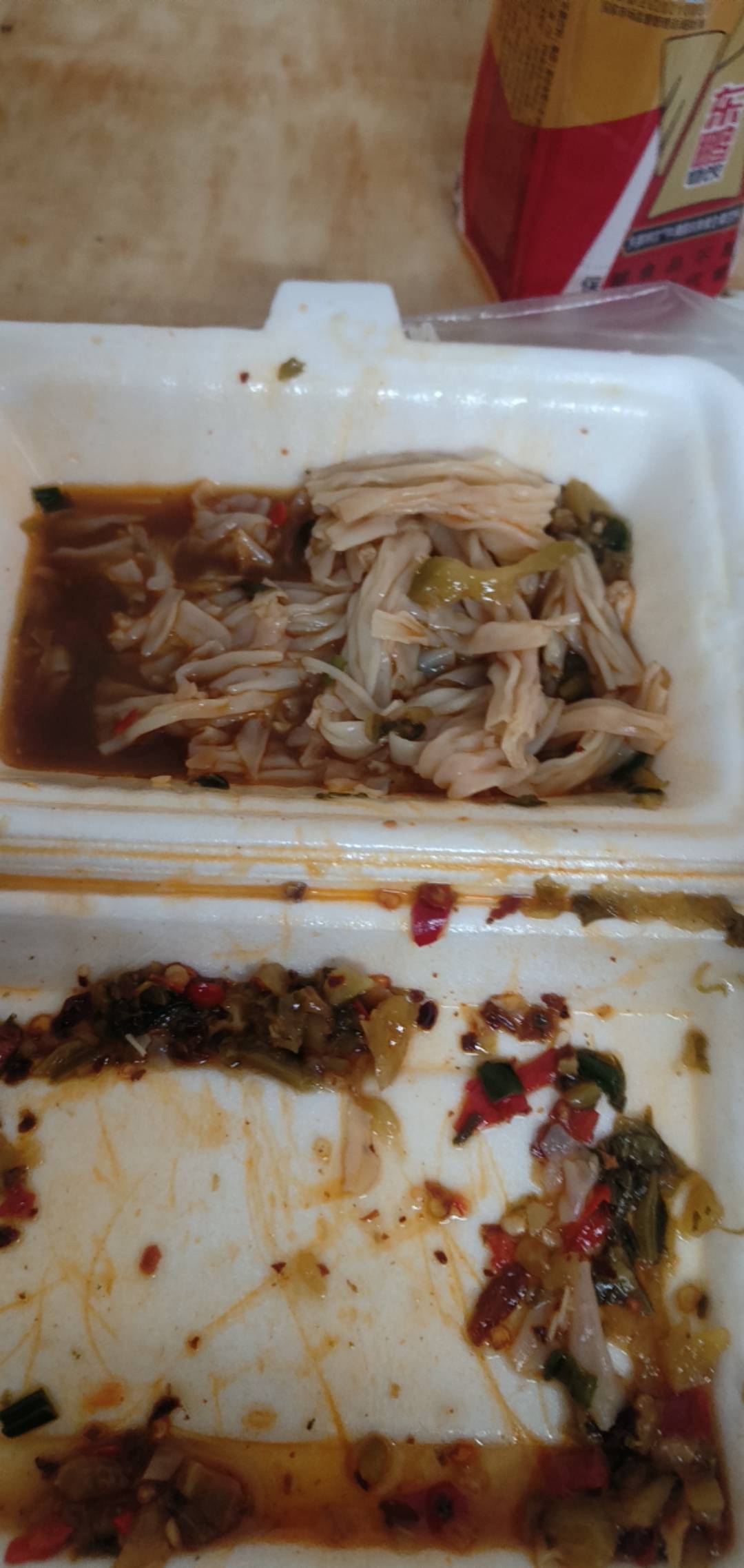 下班了吃早餐，昨晚又是打了10个小时的螺丝，赚了240毛，为了回家过年没办法，再苦再99 / 作者:狗推四全家 / 