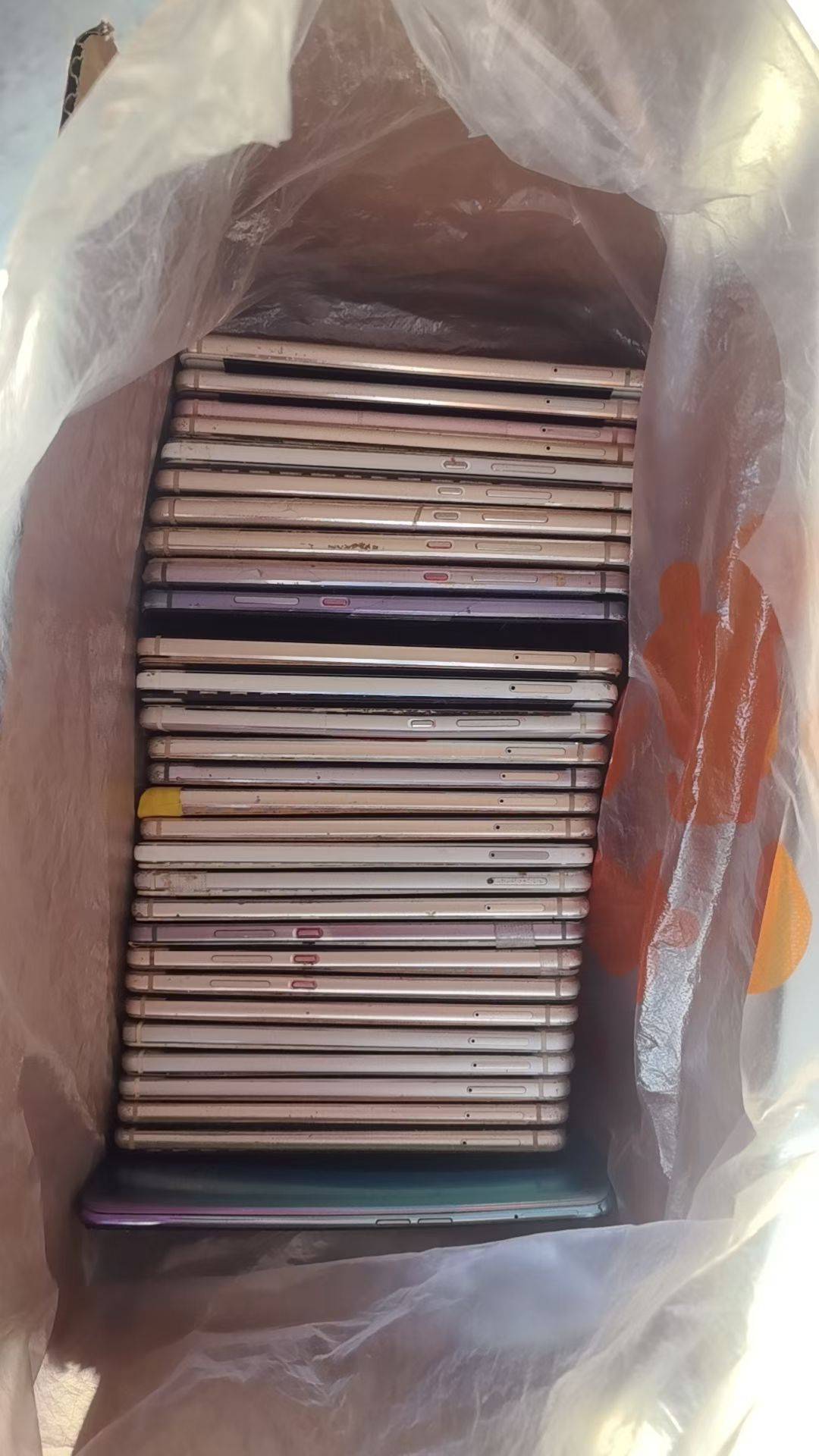 打算告别申请毛圈了，浑浑噩噩过了三年，别的没存下。存了一堆手机，刚都卖了，以后好80 / 作者:影后雪天尊 / 