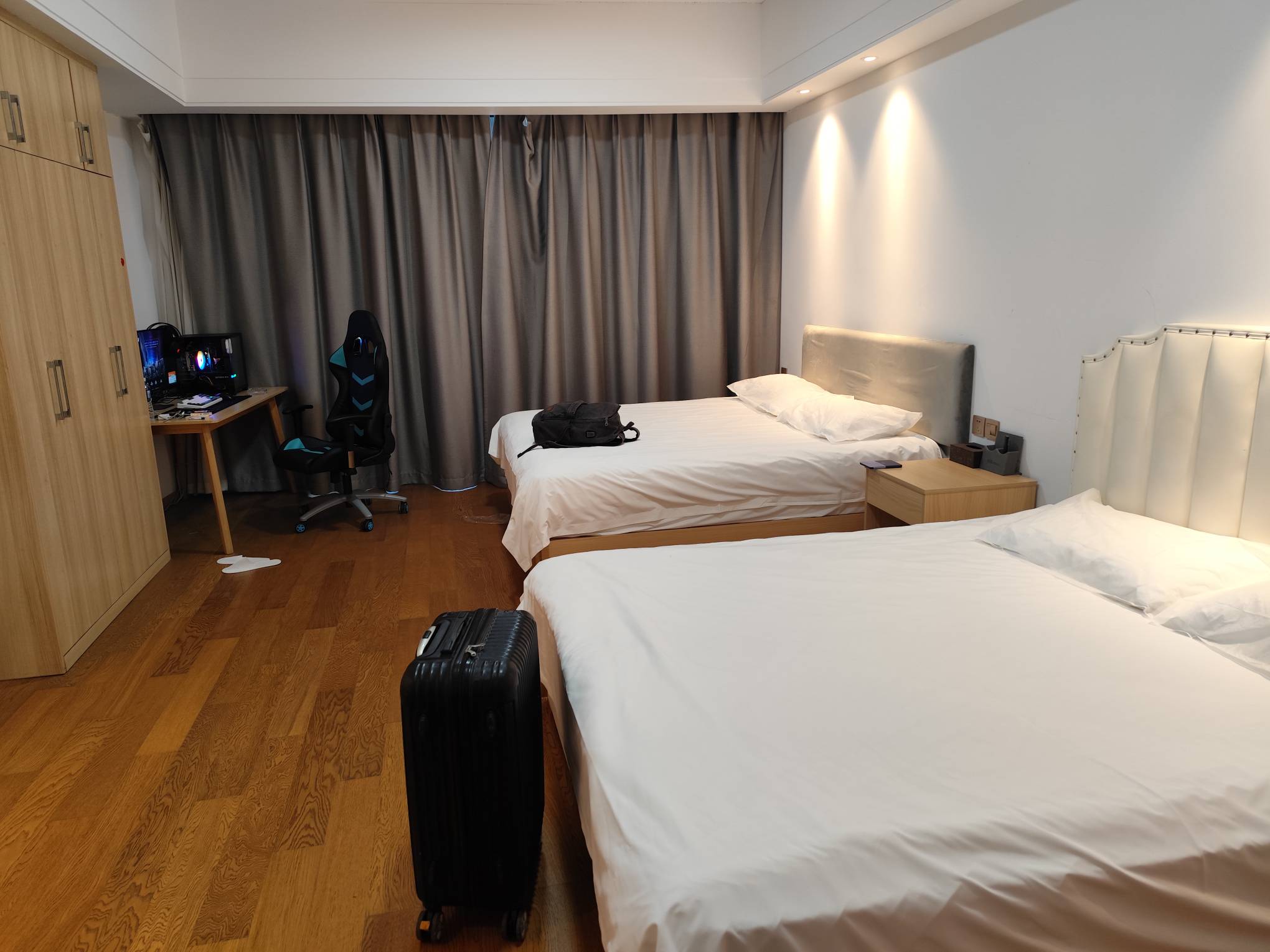 老哥2k包月租了个海边的电竞公寓，准备再躺一个月回家过年

94 / 作者:南城余梦 / 