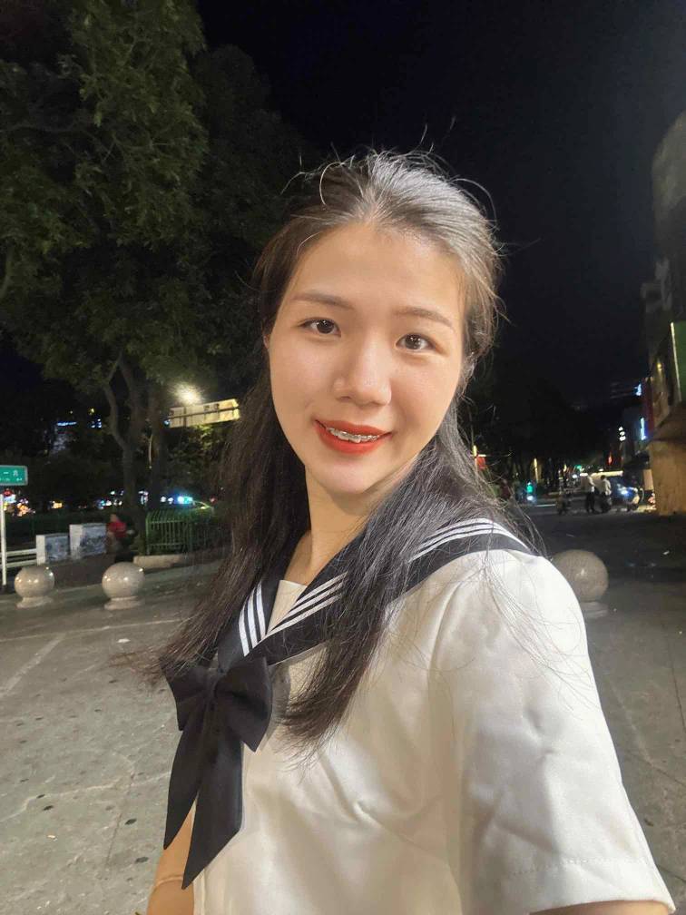 好哥们的媳妇，爱穿学生装



2 / 作者:水乡 / 