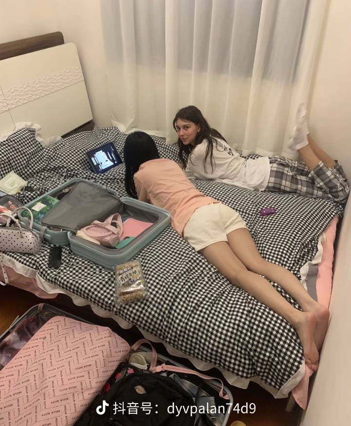 17出两个抖音10话费，我试了自己广东电信号广东还有货，其他地方不清楚有没有货，有广4 / 作者:此去经年不识 / 