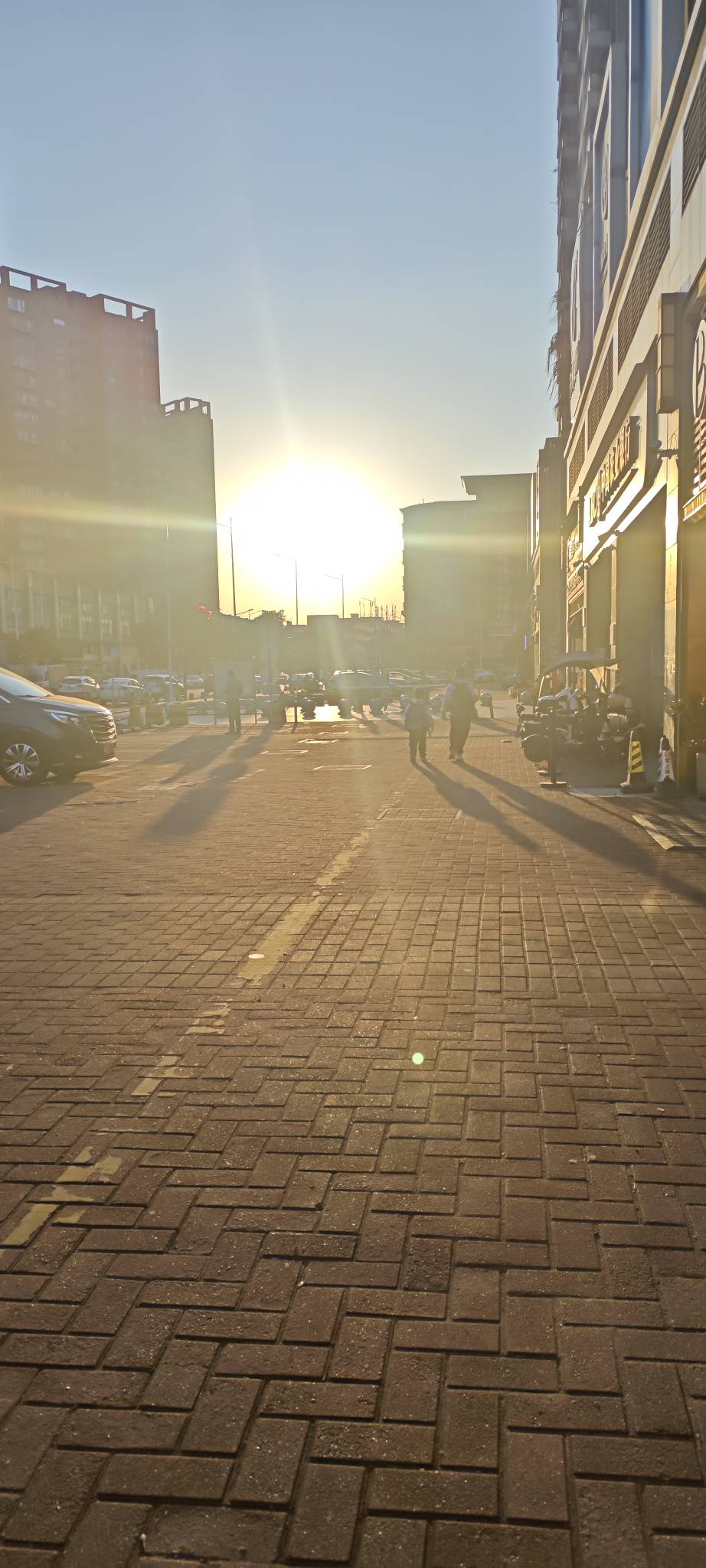 今天是大妈宇宙行社区，又开始过夏天了

2 / 作者:卡农豆包 / 