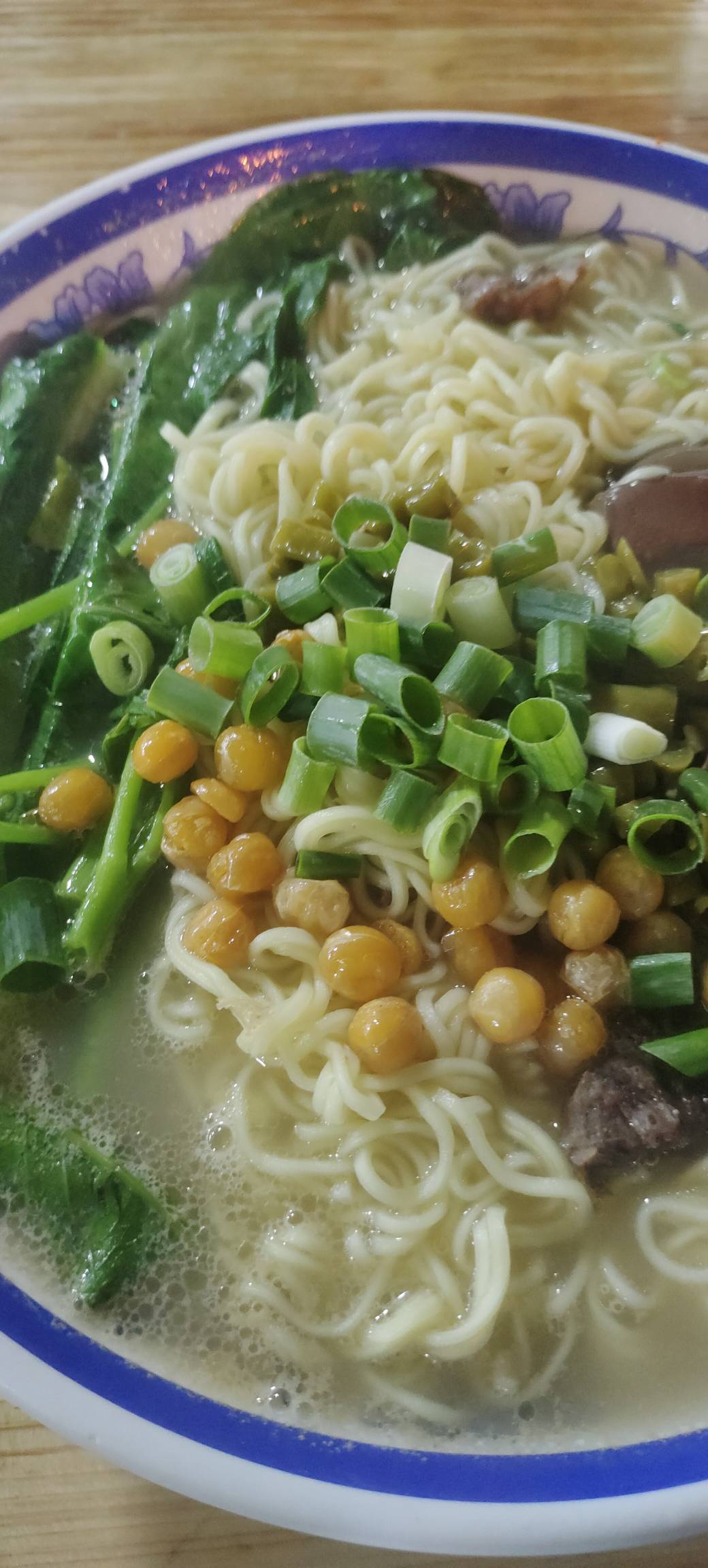 出门去转转看到个新开的麻辣烫店说优惠，结果就这点都要15块也没优惠到哪去，被T路了3 / 作者:扛不住了老哥们 / 