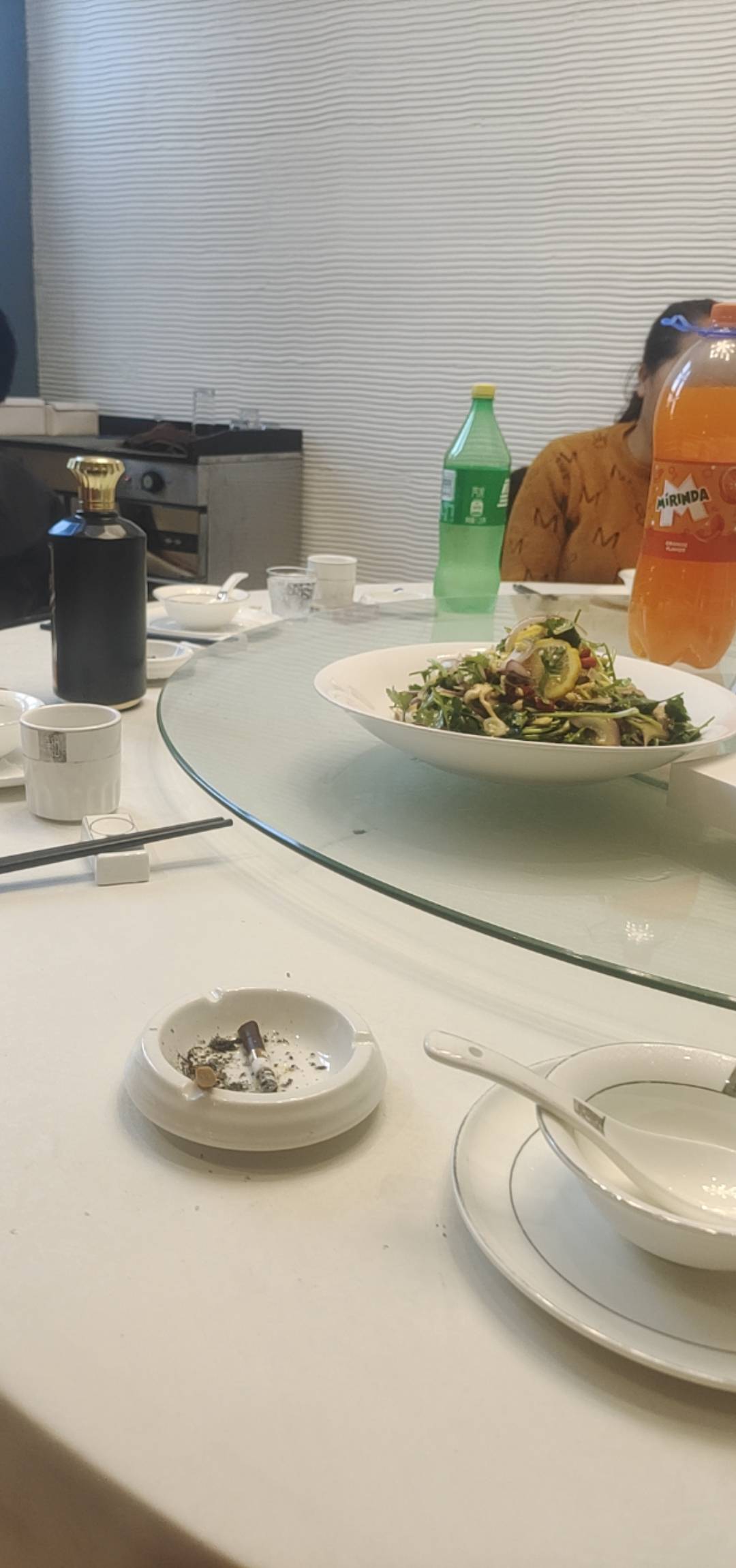 老哥们吃饭了

17 / 作者:雨夜带伞不带刀丶 / 