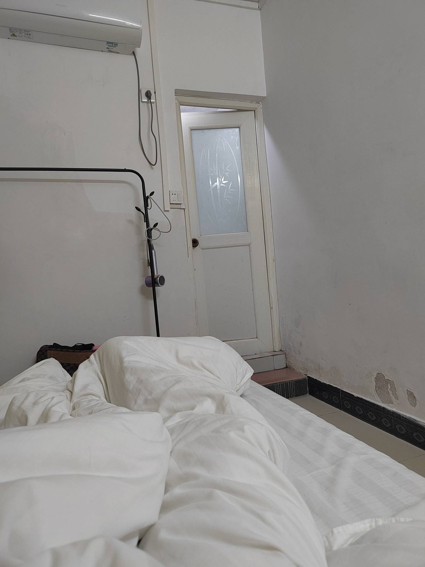 挂壁的时候难受，这两天没挂壁了也难受，怎么搞，我是真的抑郁了，一天也不出门

47 / 作者:澳村还我奔驰E / 