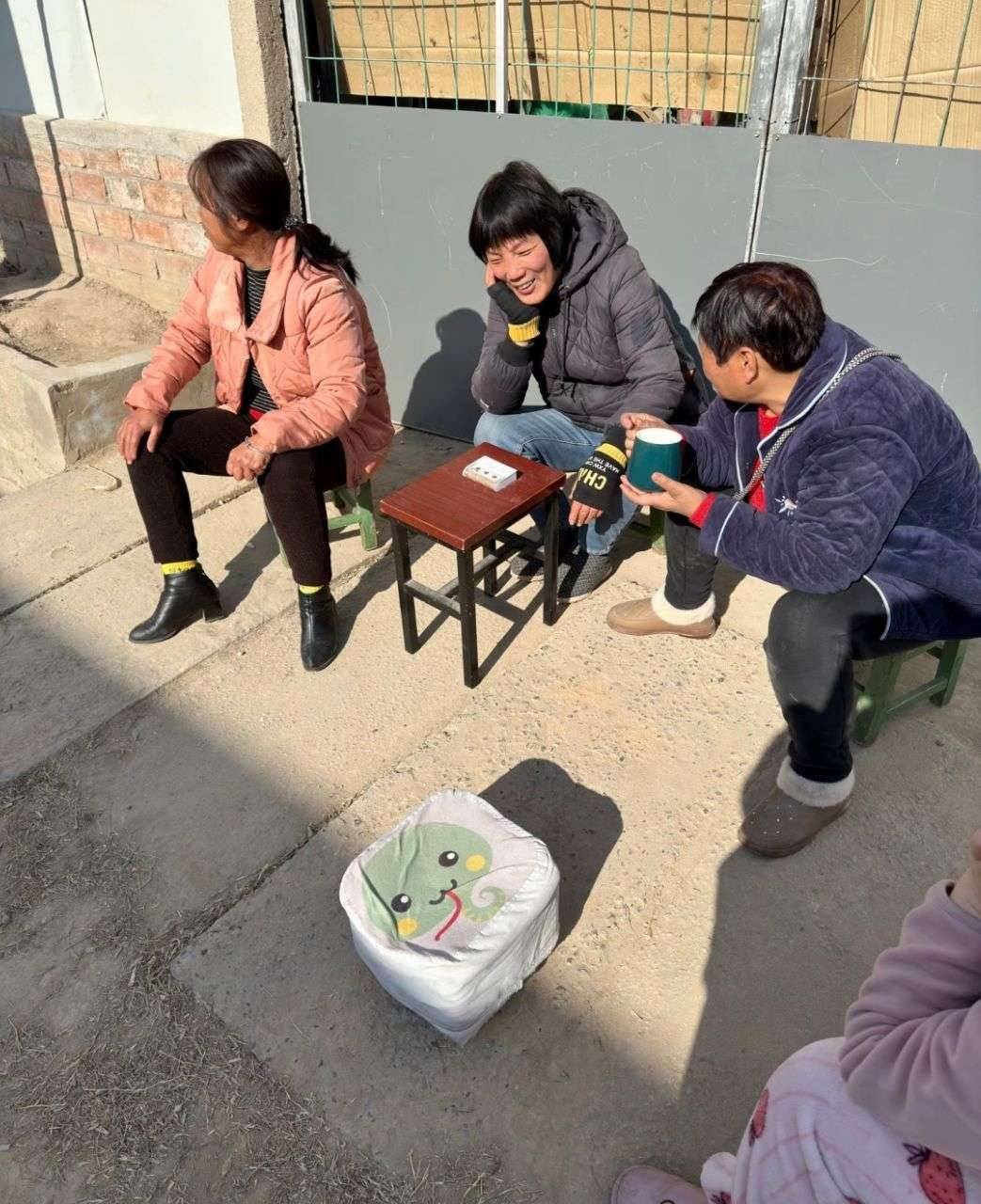 和村里聊聊今天那个今年在外面过的好

96 / 作者:尖沙咀靓坤 / 