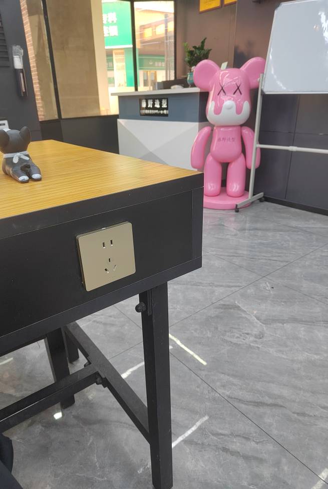 老哥们在干啥？你们每天不会无聊吗，我连个说话的人都没有，无聊的快疯了

33 / 作者:澳村还我奔驰E / 