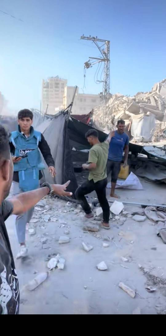 老哥我想看看外面的世界



34 / 作者:挂壁哥 / 