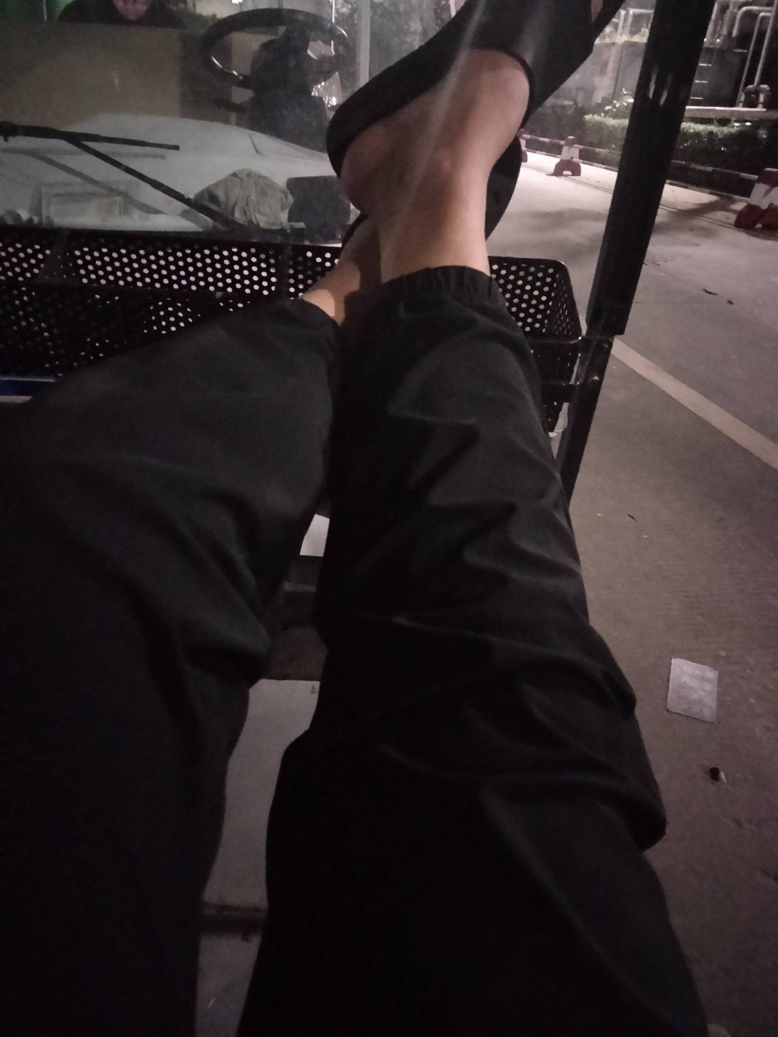 夜班停工吃饭休息一个小时，上半夜打了4个小时的螺丝已经赚了96毛，下半夜再打4个小时18 / 作者:君子之交淡如水 / 