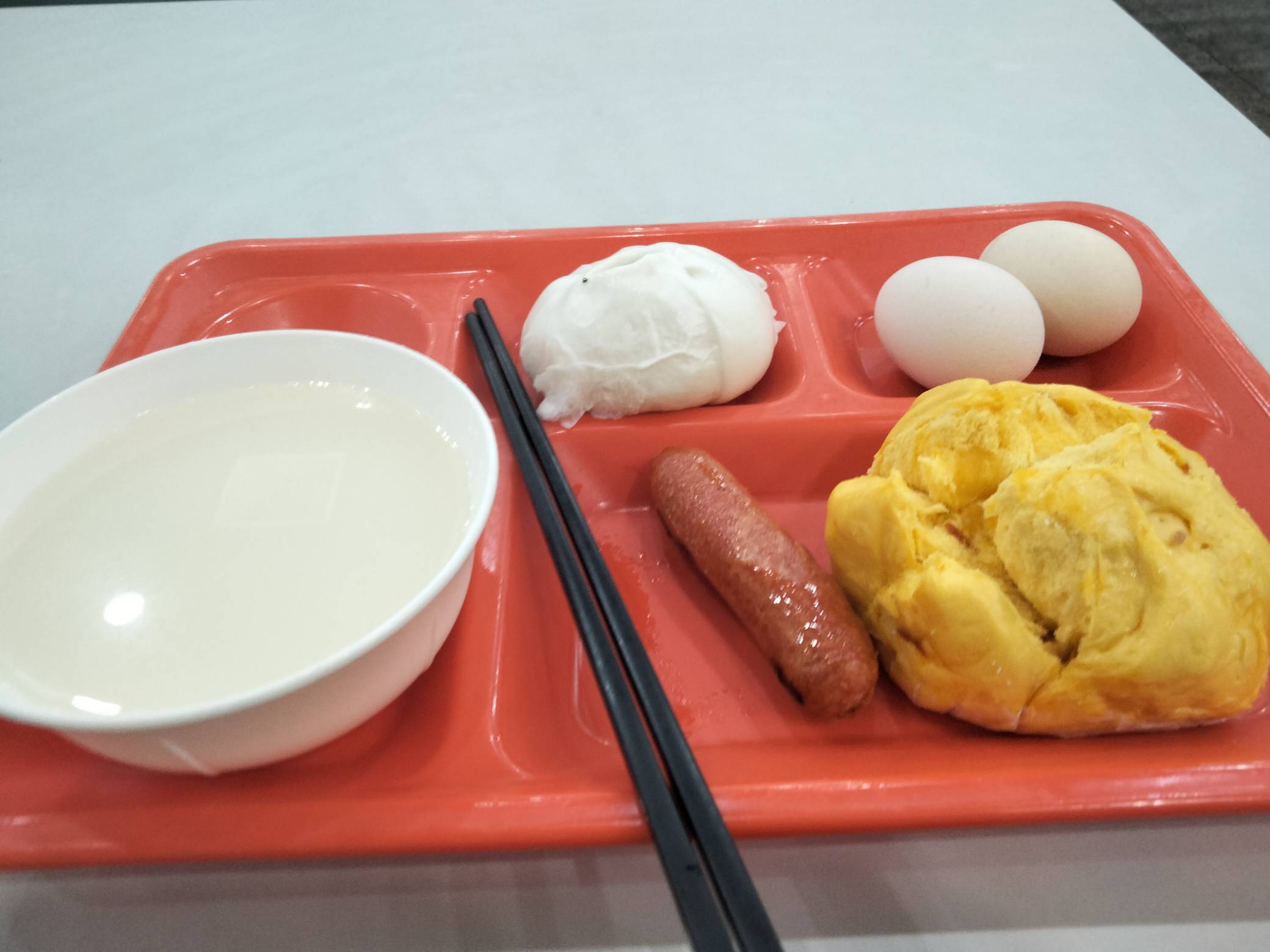 下班咯老哥，打了8个小时的螺丝挣了192毛，在饭堂吃个早餐回去睡觉。

29 / 作者:君子之交淡如水 / 