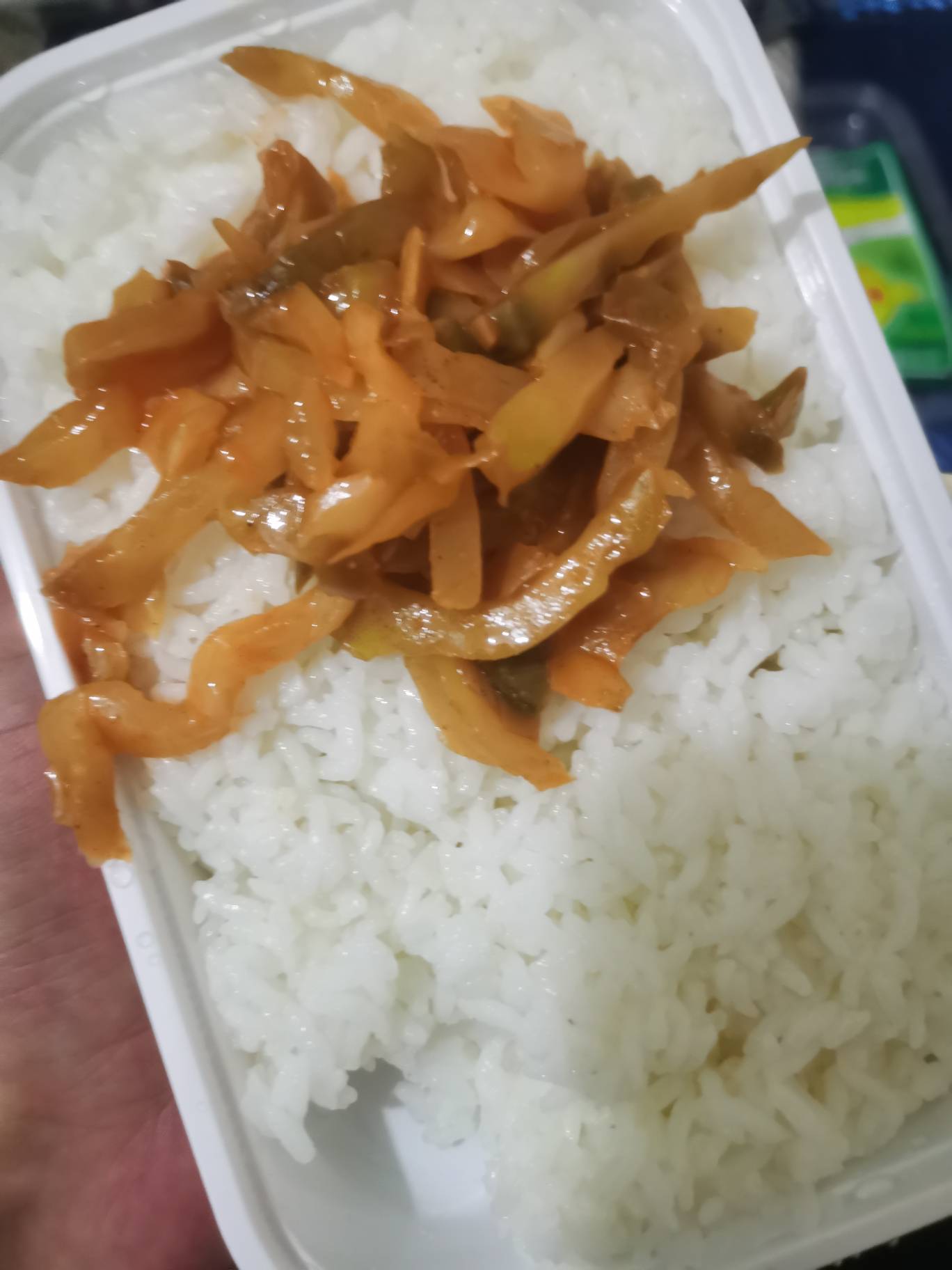 老哥们吃饭了，吃饱了就不饿肚子


84 / 作者:番茄炒土豆 / 