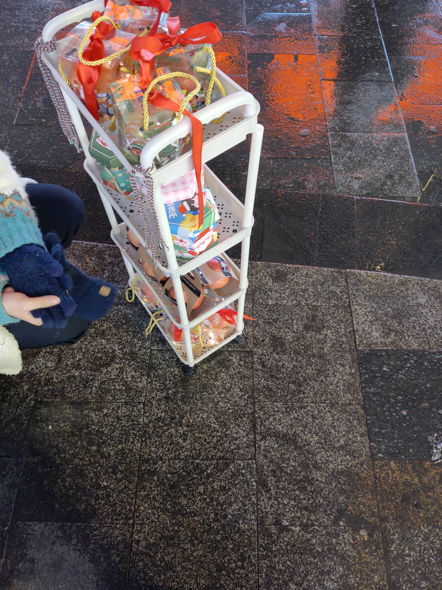 老哥们，今天的生意不太好做啊！

71 / 作者:公园挂壁老哥 / 