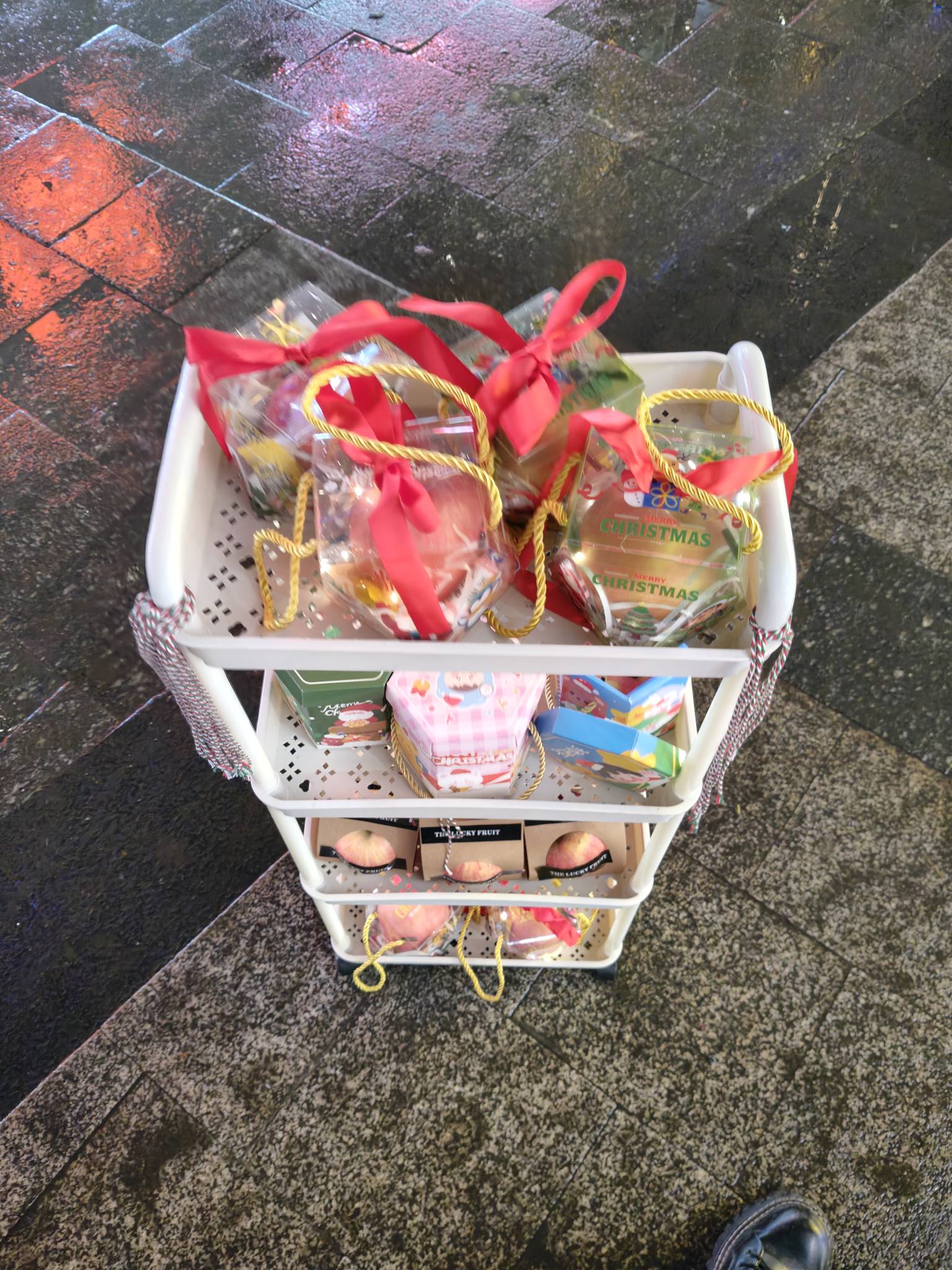 7点出来的，一个没卖，买了2杯奶茶-15！
今晚收入-15

67 / 作者:公园挂壁老哥 / 