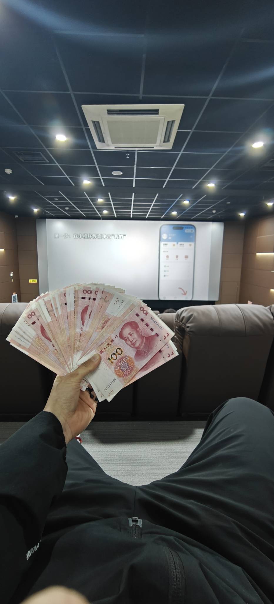 今天又到了1600我发现钱真的换成现金看着会很舒服，马上过年了，钱越攒越多



52 / 作者:时间就是就睡觉 / 