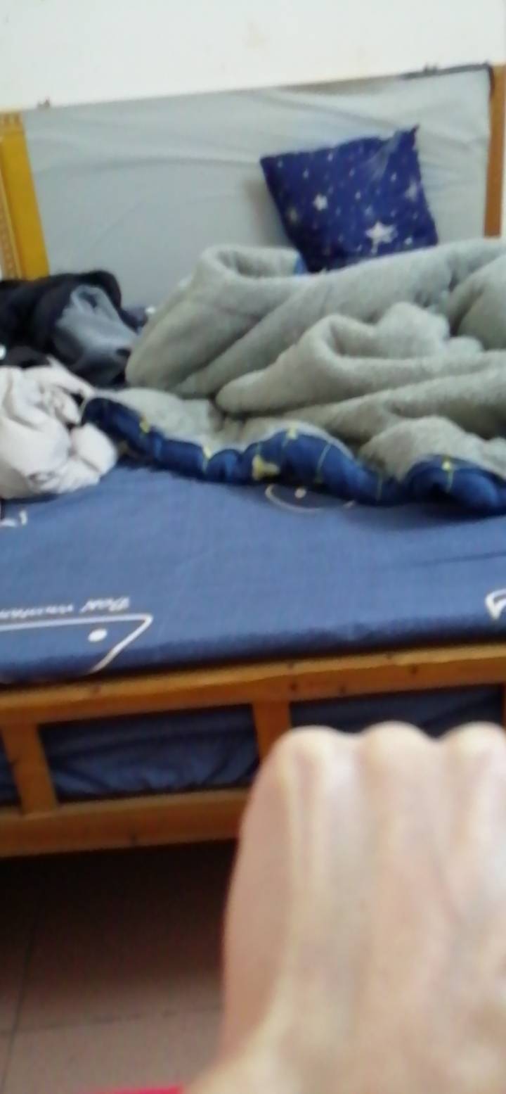 扛不住了，睡觉

6 / 作者:专业吃席 / 