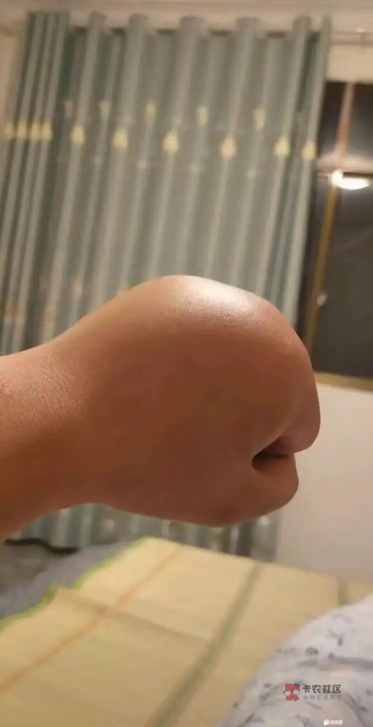 鄙视你们的迷你小拳拳，拳头没脑瓜子还大的都退下，我徒手练三年，手臂35.5，有老哥张39 / 作者:心态放青葱9 / 