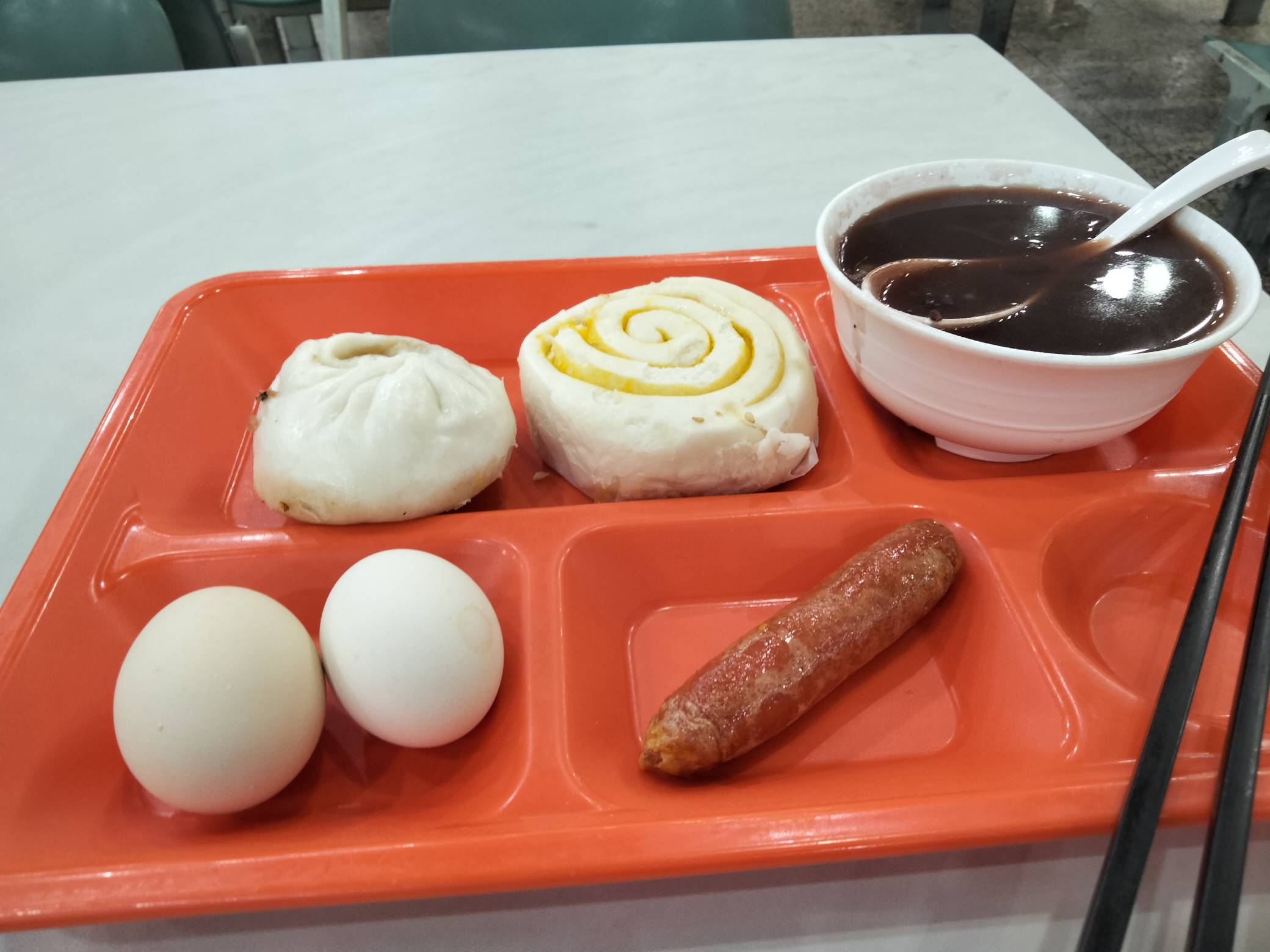 老哥下班了吃早餐，最近都没班加，今晚只打了8个小时的螺丝挣了192毛，减去早餐9毛，68 / 作者:君子之交淡如水 / 