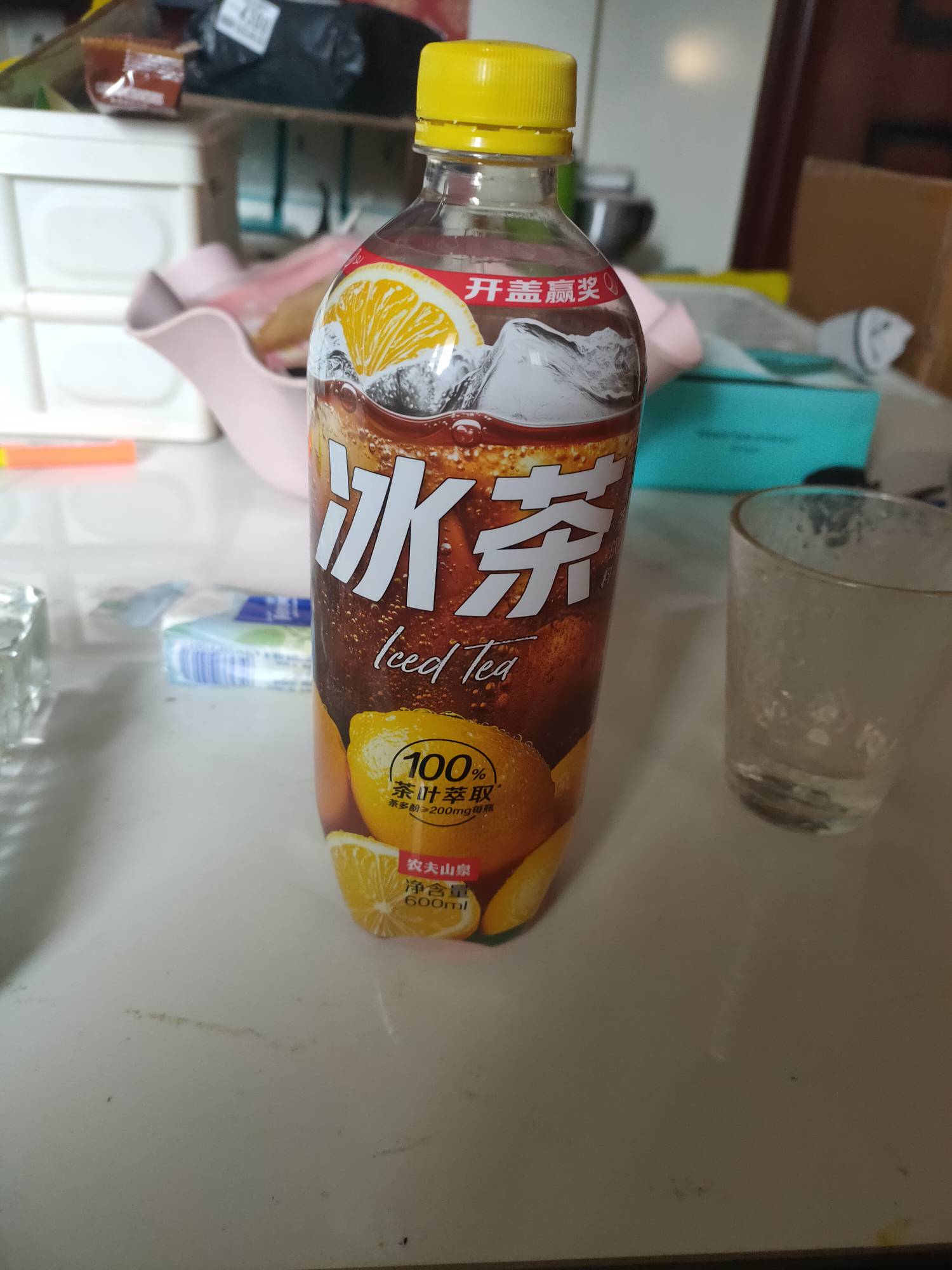喜欢喝饮料的可以买这个，碳酸红茶 味道还可以 最重要的是虽然第一次买花了5块 但是已31 / 作者:风厮磨 / 