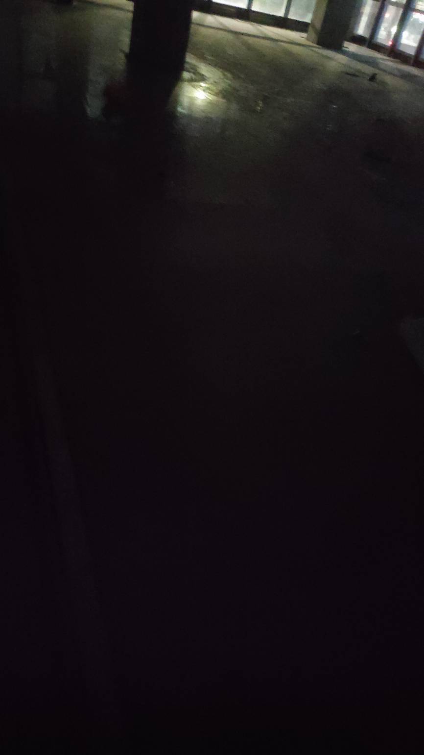 住烂尾楼就是这样了，兄弟们，有点冷，走来走去，英雄不问出处，但愿会记住来时路。

66 / 作者:卡农派大星 / 