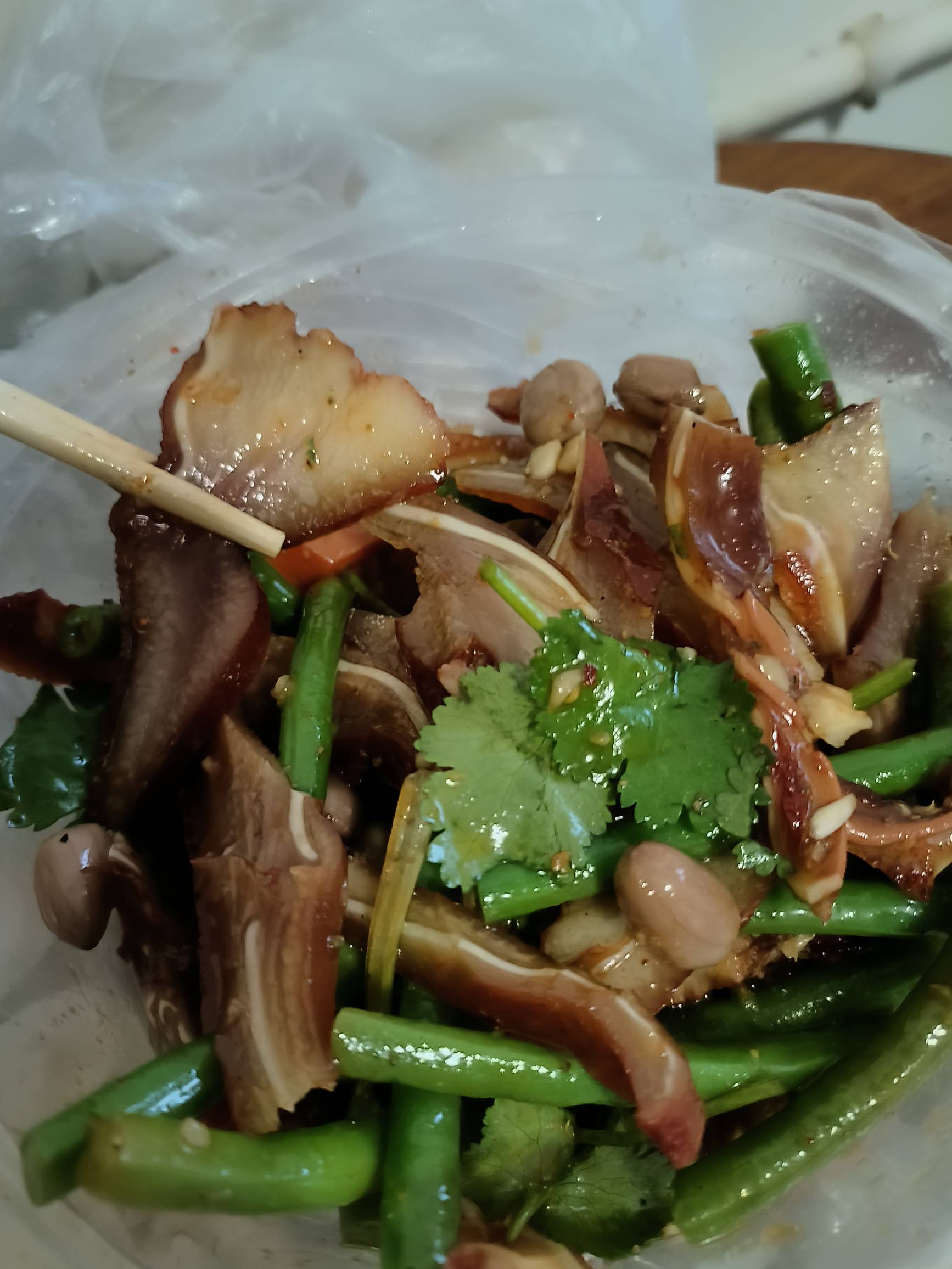 感谢橙心贷送来的猪耳朵凉拌菜，美滋滋



39 / 作者:网恋被骗五千块 / 