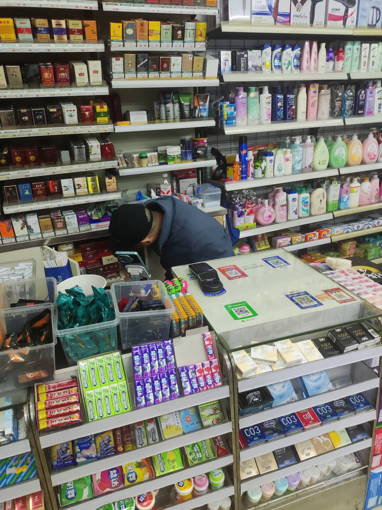 想用碰一碰刷五次买包烟，老板叫我衮！骂我挂壁仔

5 / 作者:天桥下面好冷 / 