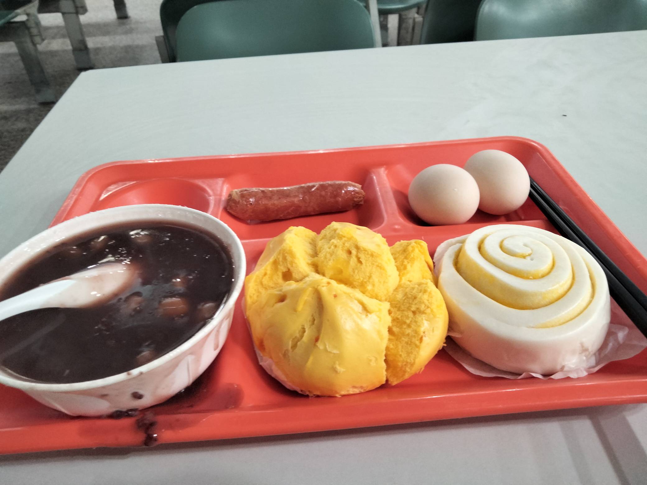 进厂打螺丝
夜班8个小时下班了
挣了196毛
吃个早餐回去睡觉


70 / 作者:君子之交淡如水 / 