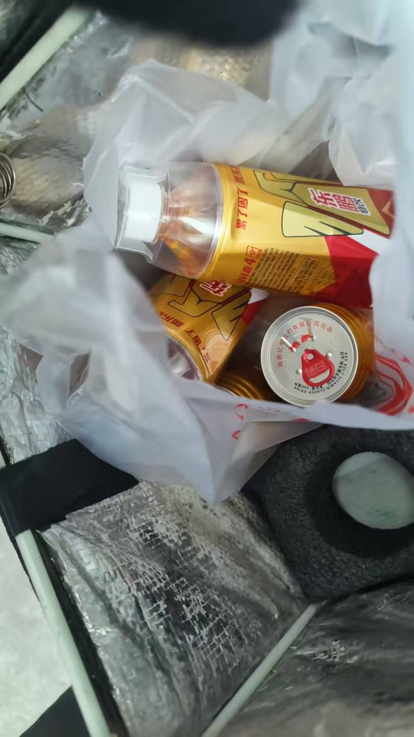 支付宝这个碰一碰可以啊，4瓶水花了不到6块钱，两瓶红牛两个东鹏，嘿嘿




11 / 作者:挂比了救我鸭 / 