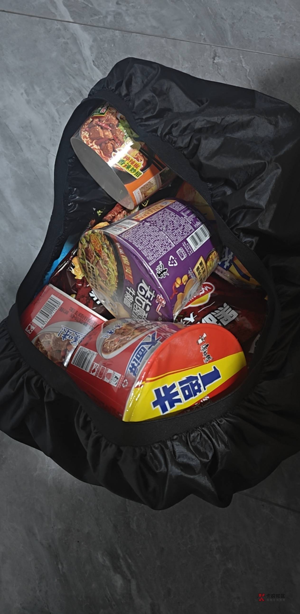 感谢马云感谢支付宝
用碰一碰买了几天的泡面
这下不用担心饿肚子了，美滋滋

98 / 作者:神抢单 / 