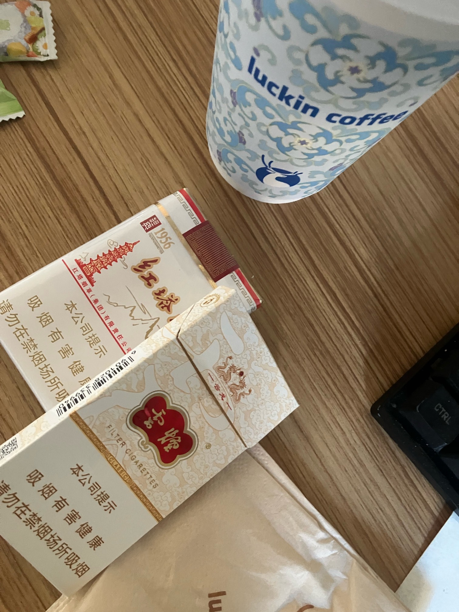 买2包烟 美滋滋


9 / 作者:小熊科技 / 