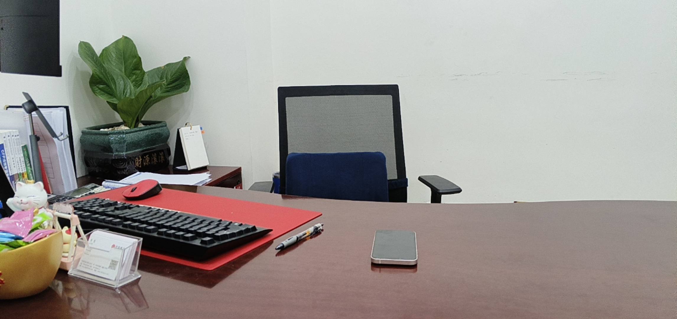 跑了一个下午，就办了平安广发浦发一类，广州农商叼得很银监投诉，中信问工号直接请入86 / 作者:白衣染霜华x / 