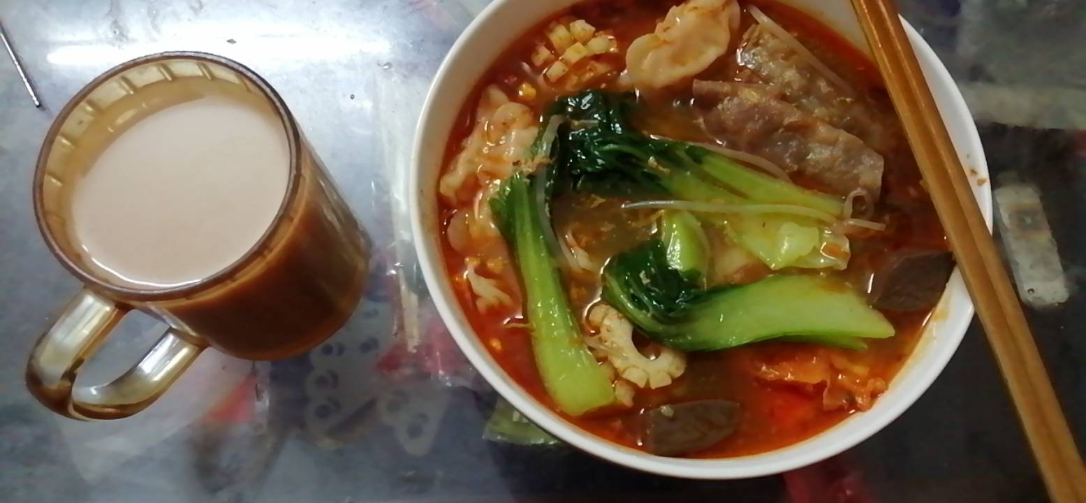 饿了，冰箱没什么吃的，随便煮点挂壁面

45 / 作者:专业吃席 / 