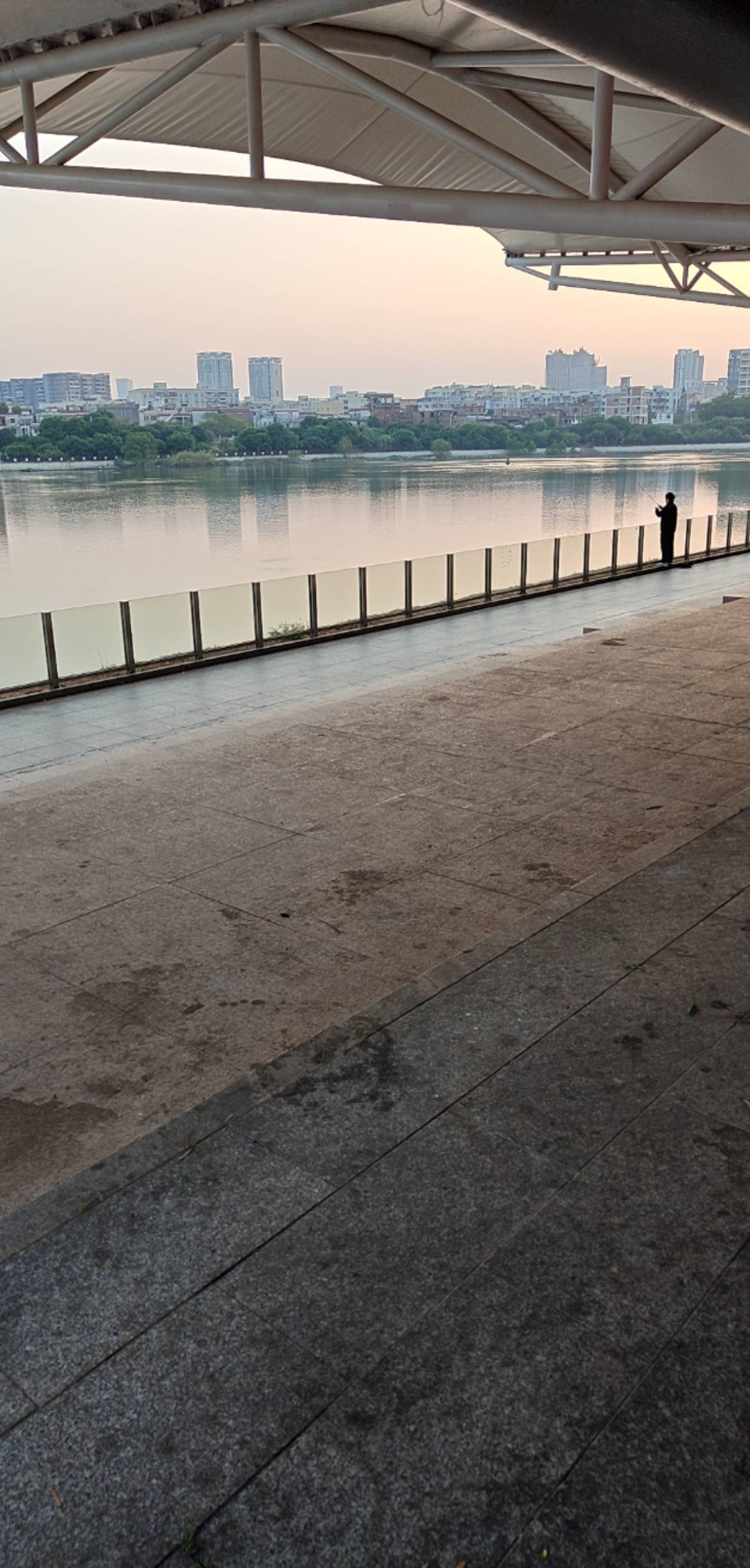 这手机最适合我这种经常挂壁公园的老哥了


0 / 作者:公孙梨pear / 