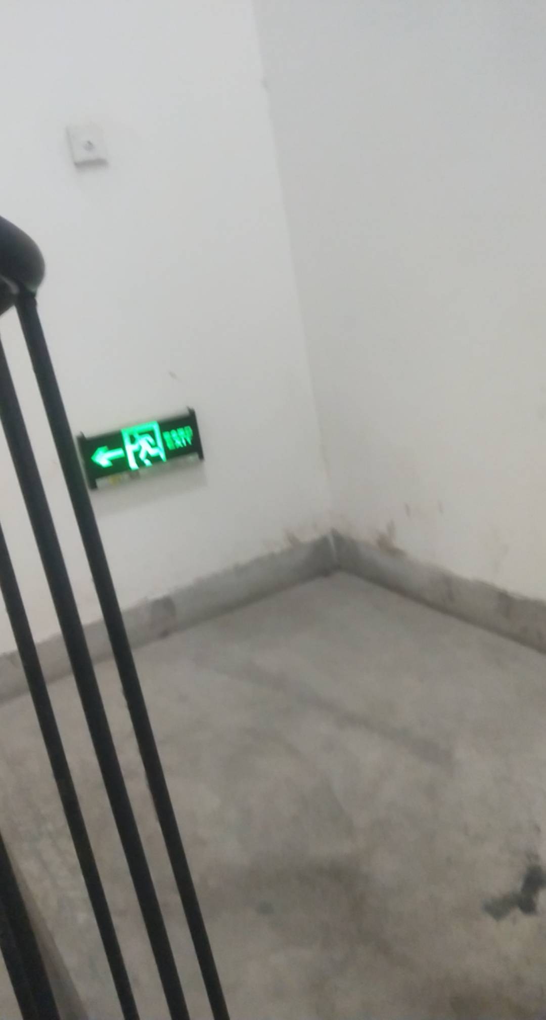 今晚挂壁楼道了

66 / 作者:不黑不白撸不了 / 