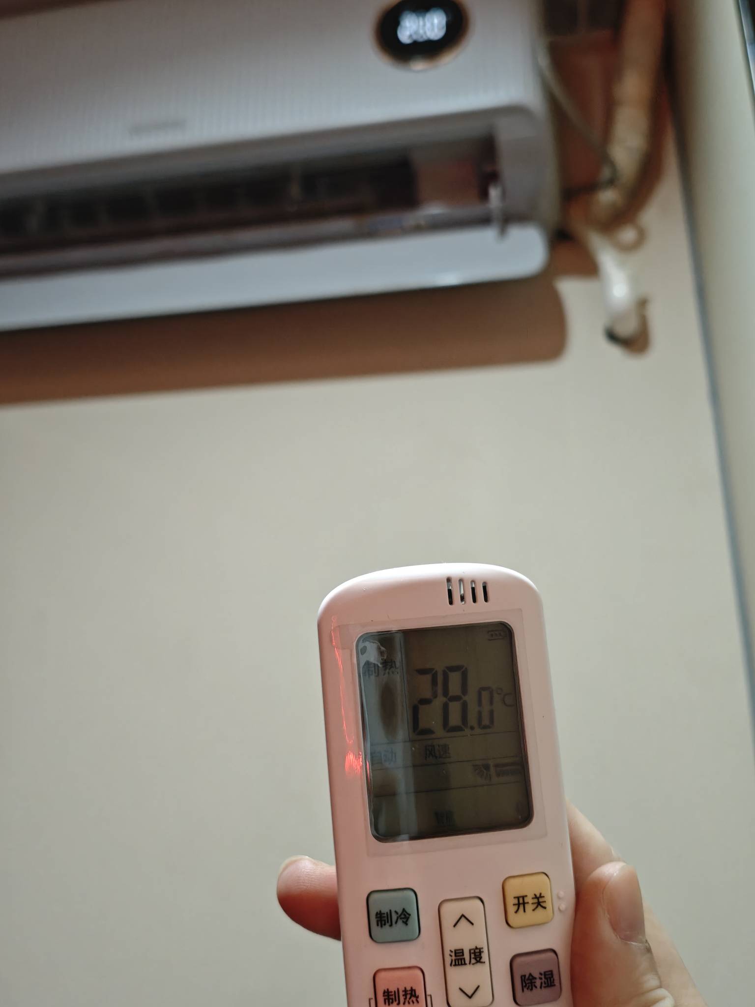 这网咖好啊，单人间晚上也没啥人，偷偷溜进去了美女网管也不管，空调还有制热，今晚躺8 / 作者:重生之我在卡农申请毛 / 