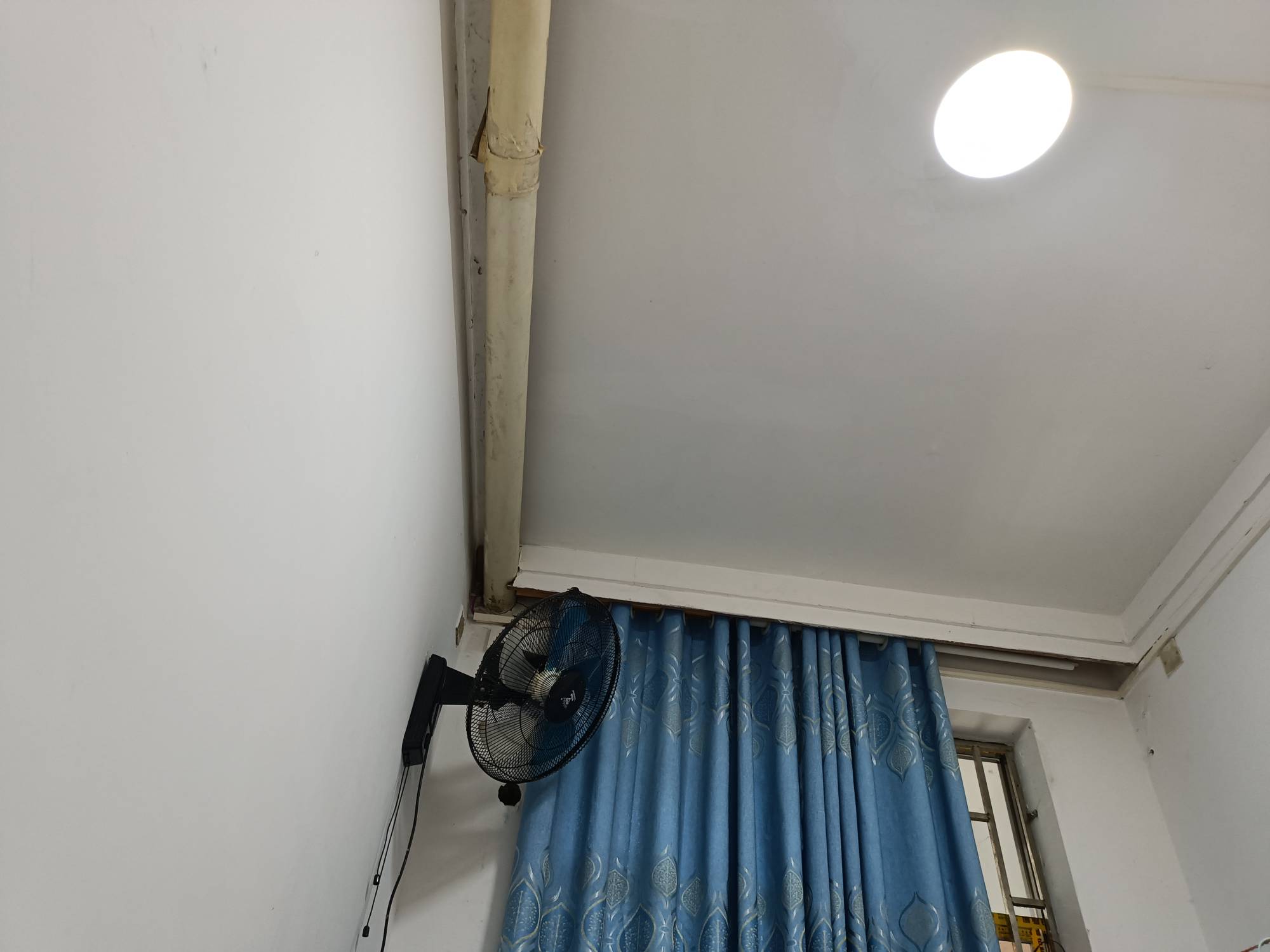 15块钱一天的挂壁房不好吗？楼下老哥真奢侈

75 / 作者:yz爱你 / 